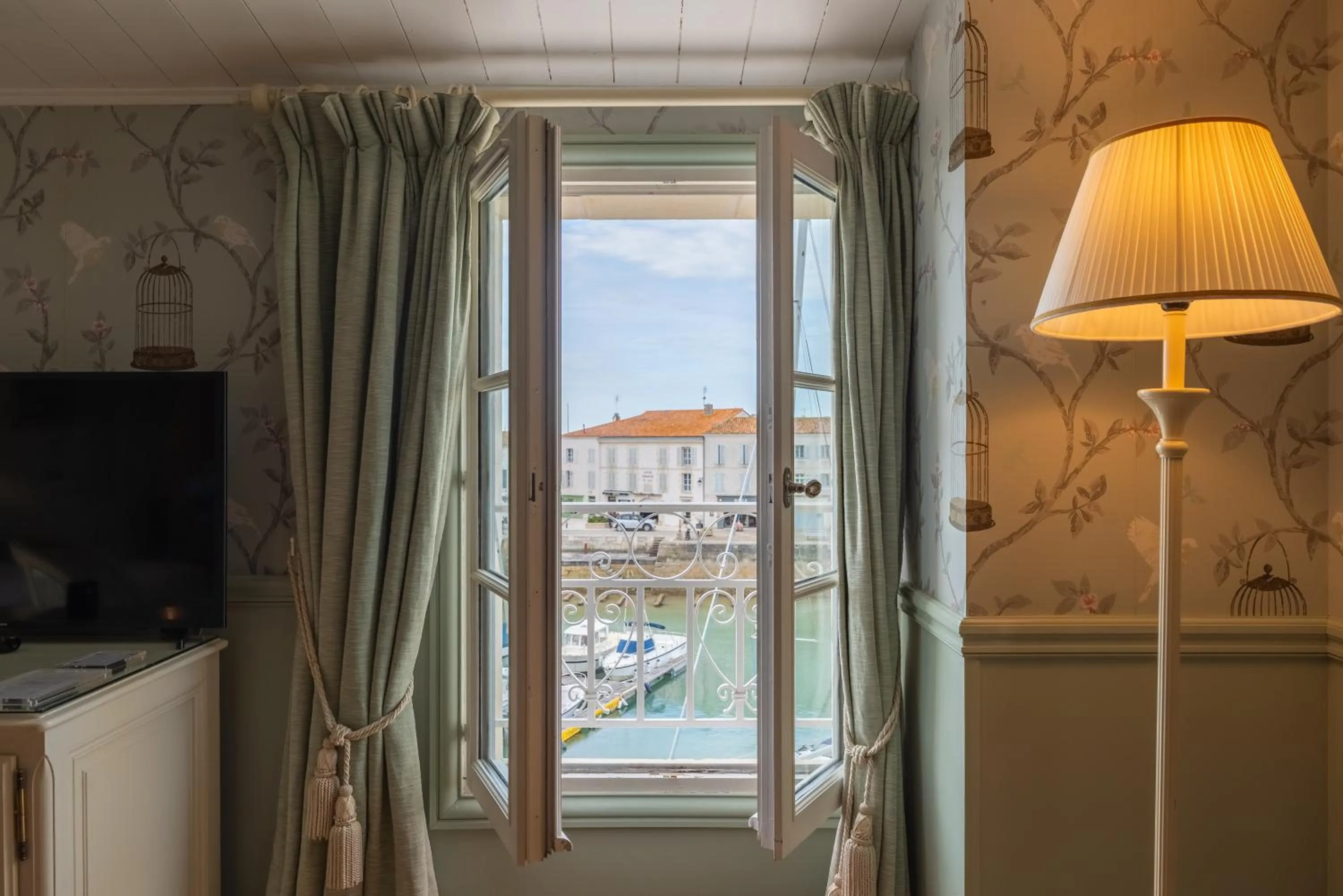 Bedroom in Hôtel de Toiras
