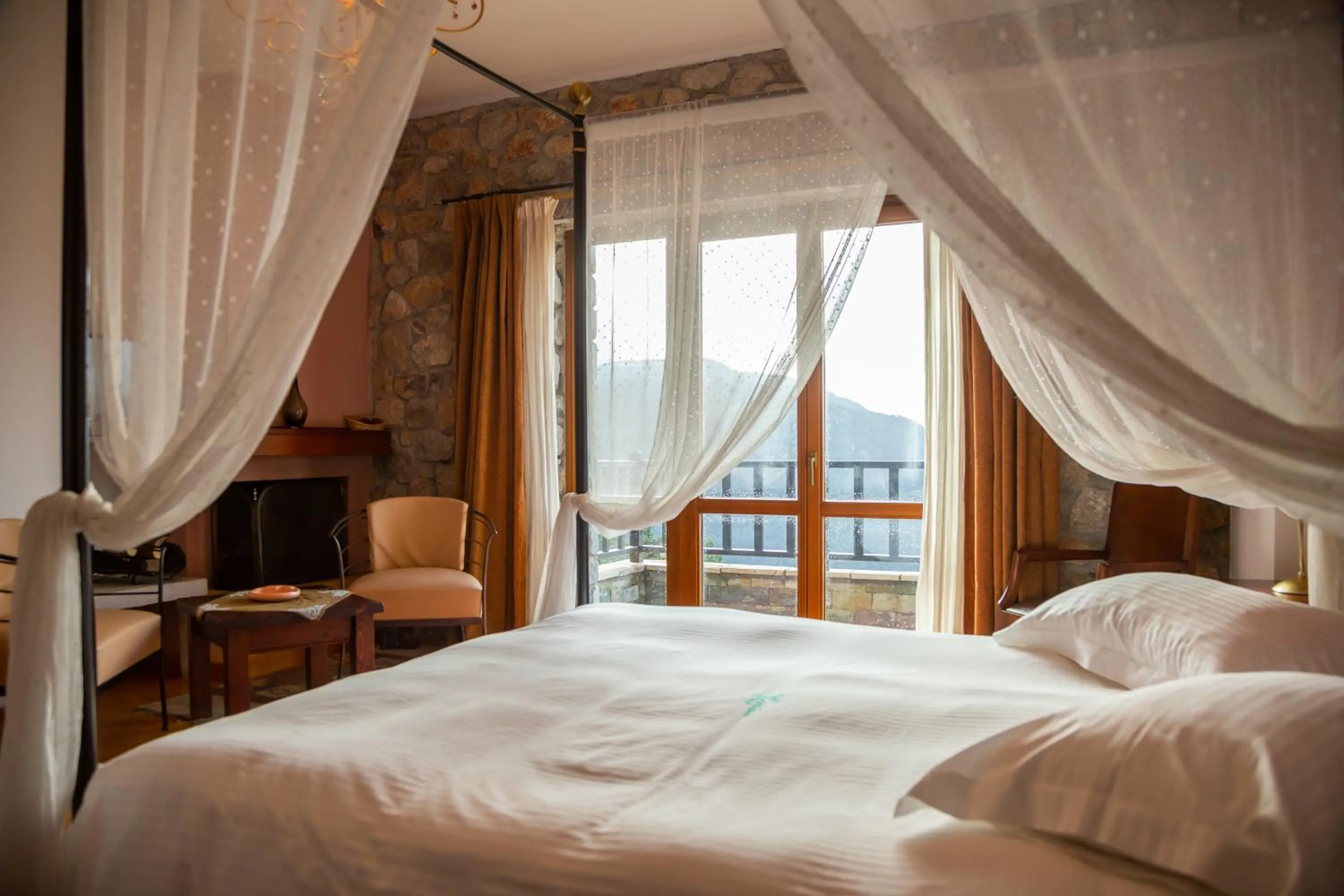 Photo of the whole room, Bed in Karyatis Resort