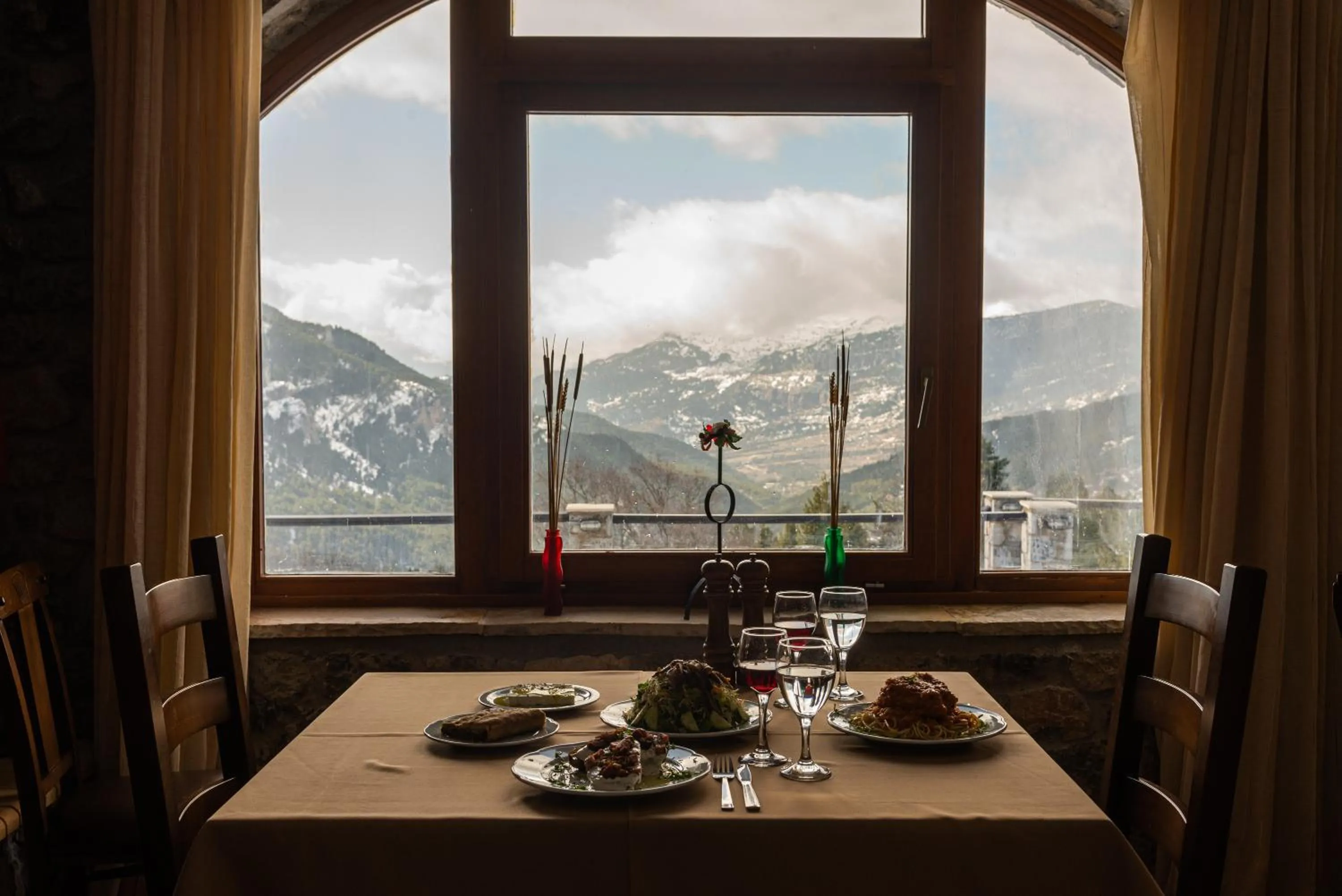 Restaurant/places to eat in Karyatis Resort