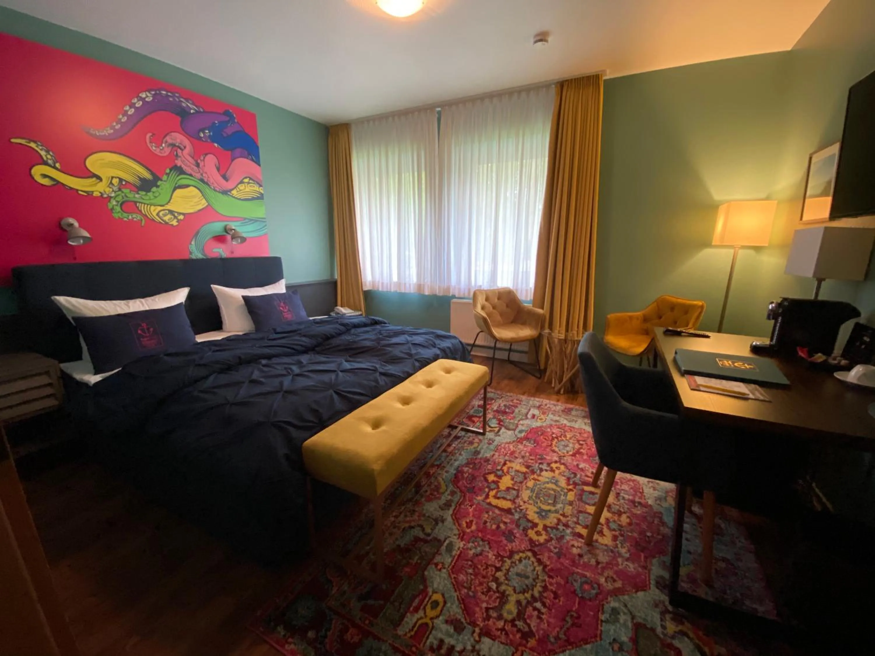 room service, Bed in Hafen Hotel Schützenhof