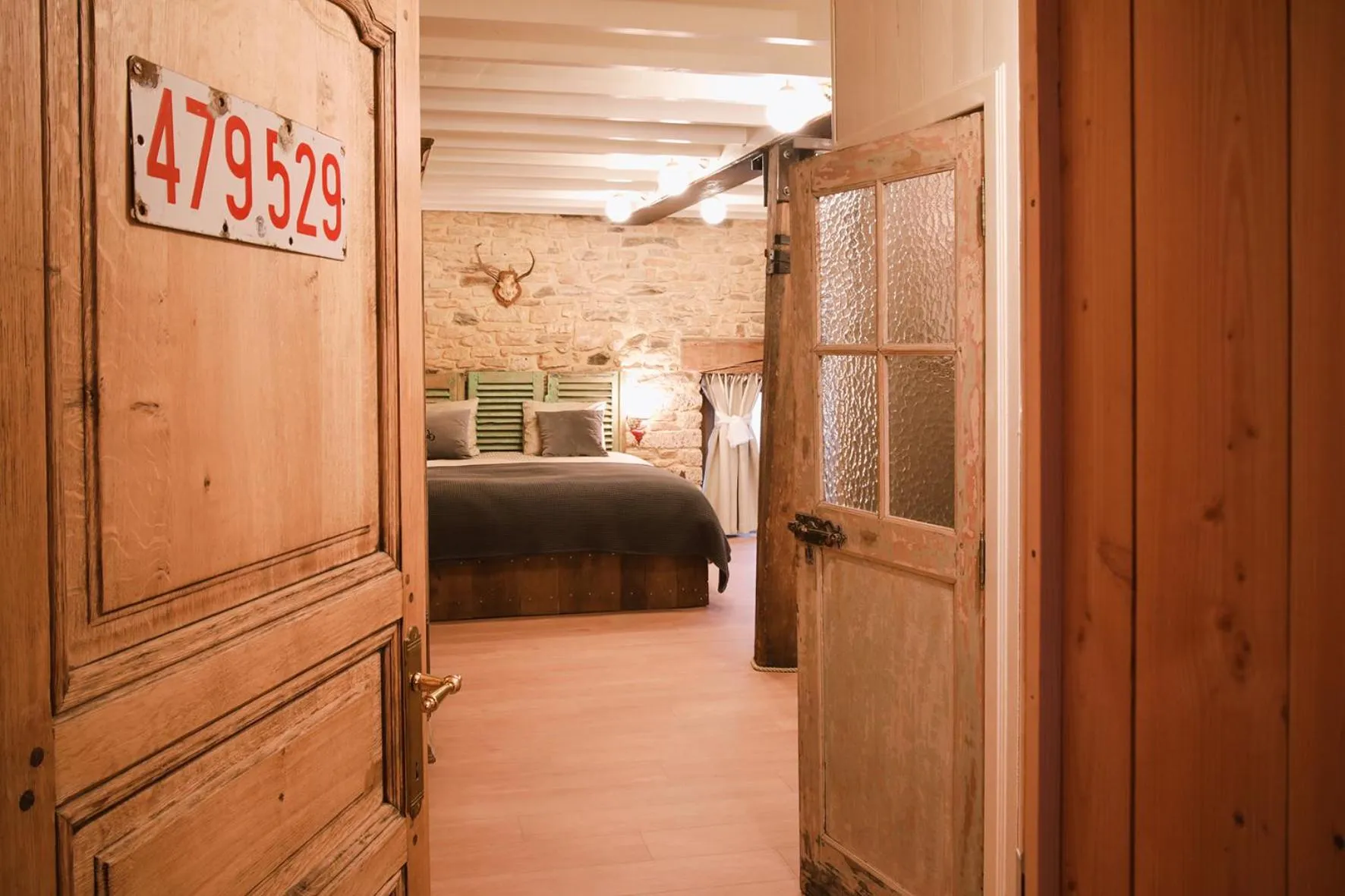 Bedroom, Bed in Les Chambres du Chat