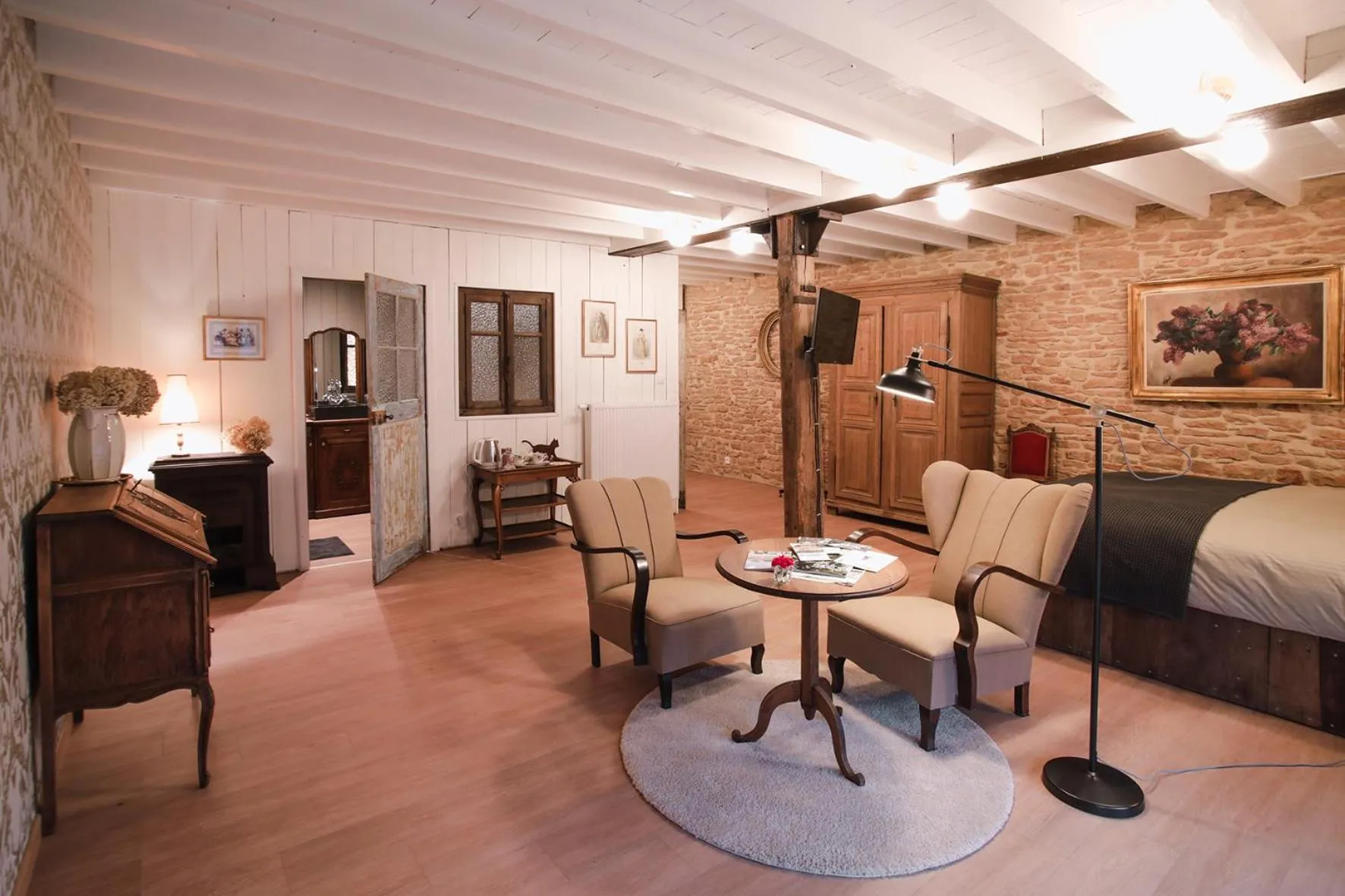 Living room, Bed in Les Chambres du Chat