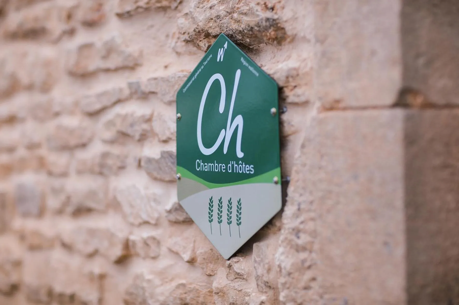 Logo/Certificate/Sign in Les Chambres du Chat