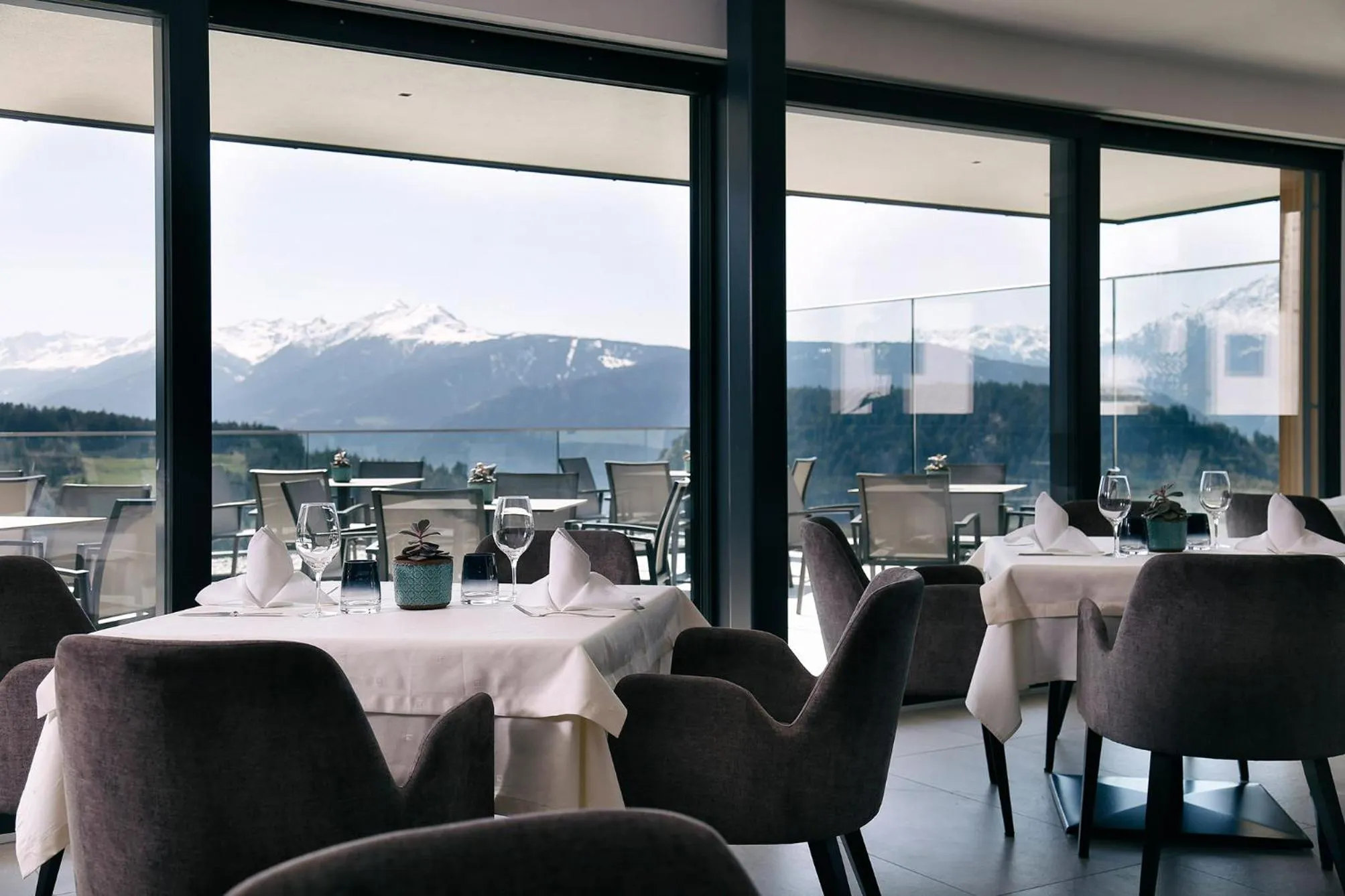 Restaurant/places to eat in Hotel Avelina