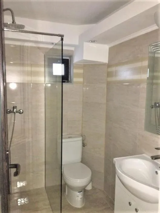 Shower in 4 Seasons Apartments