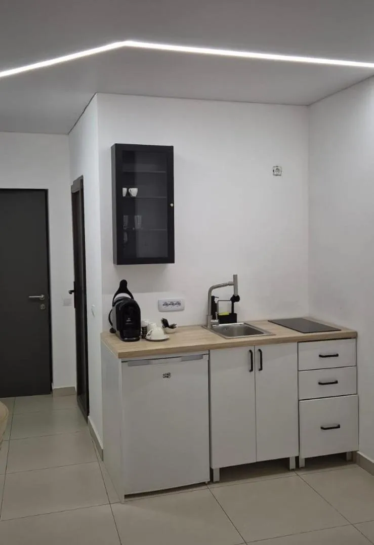 4 Seasons Apartments