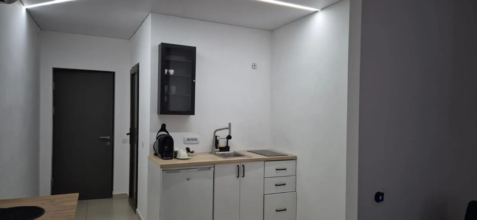 4 Seasons Apartments