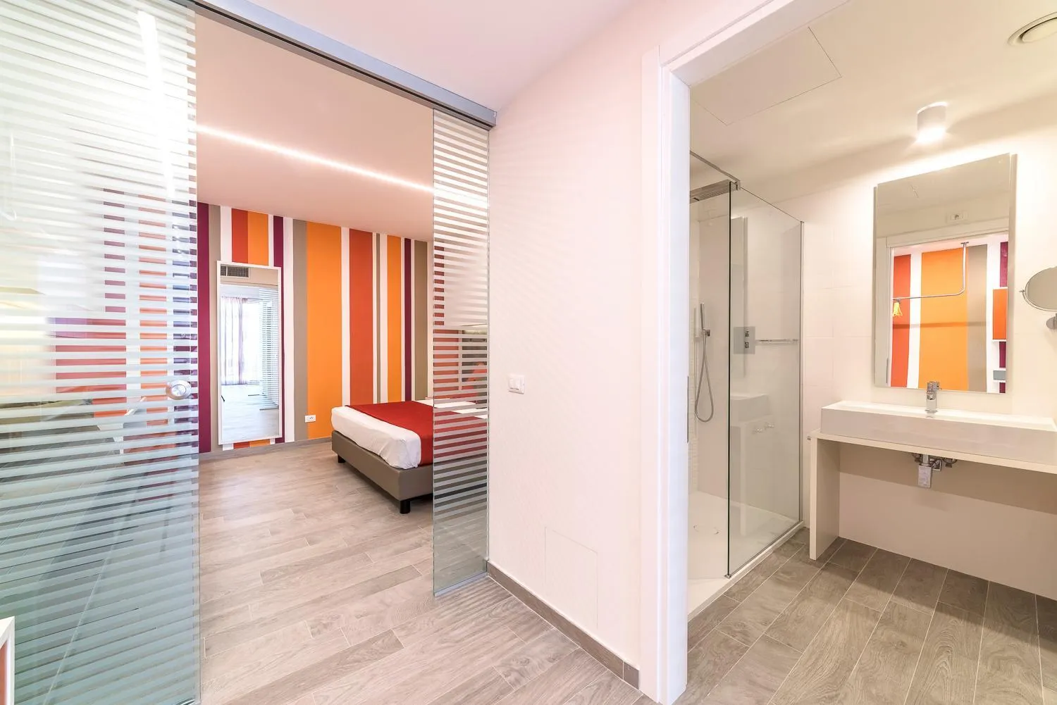 Bathroom, Bed in Hotel Tenda Rossa