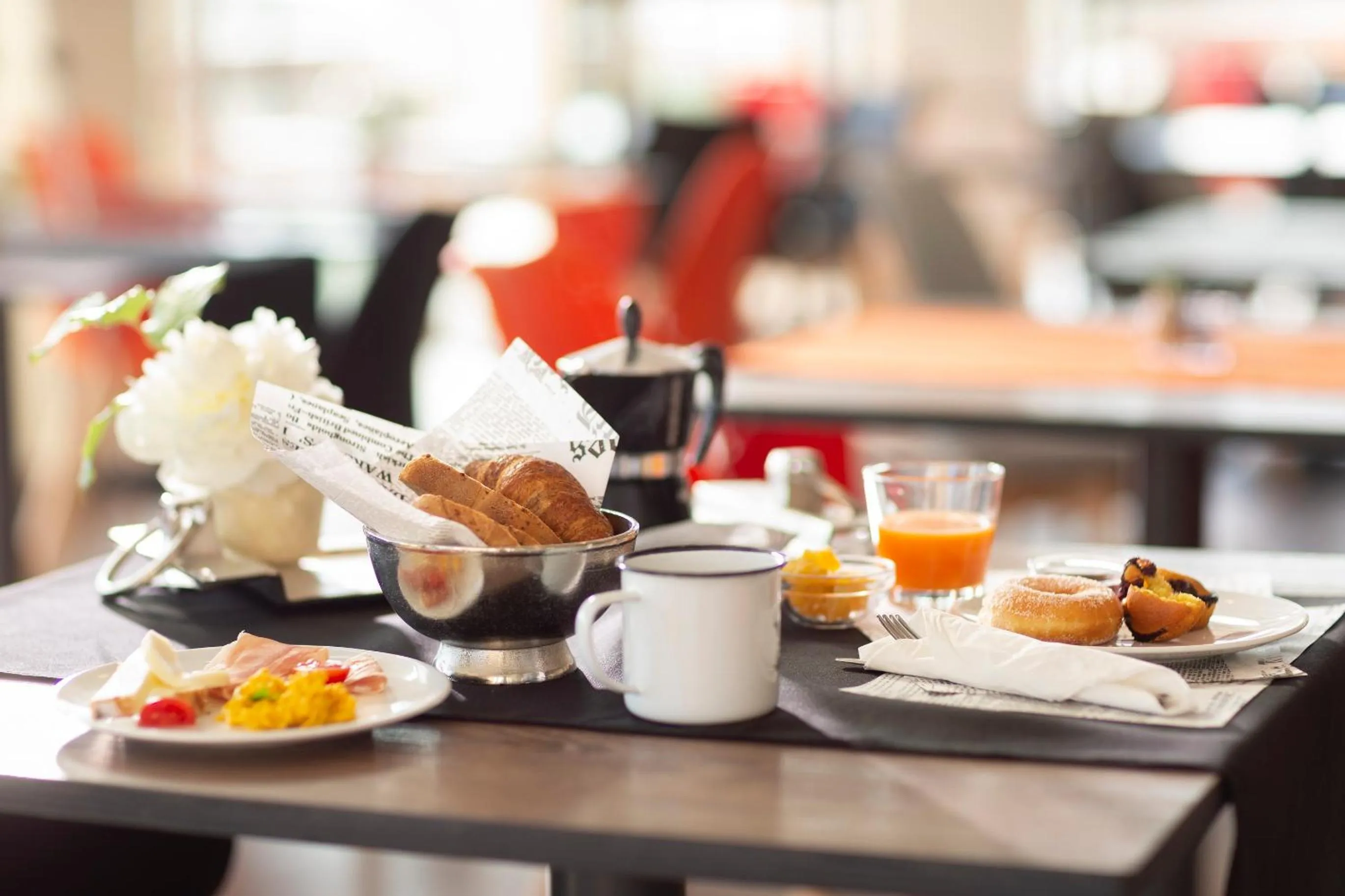 Food and drinks in Little Hotel