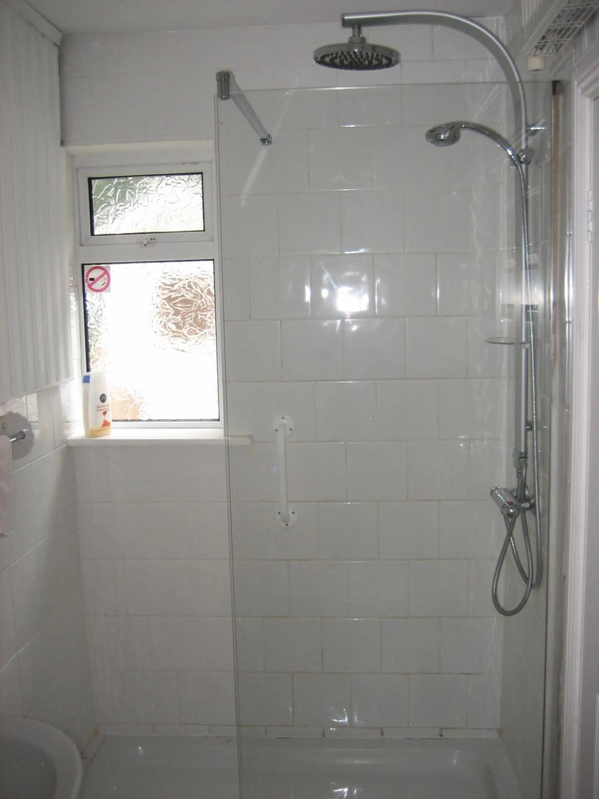 Bathroom in Breagagh View B&B