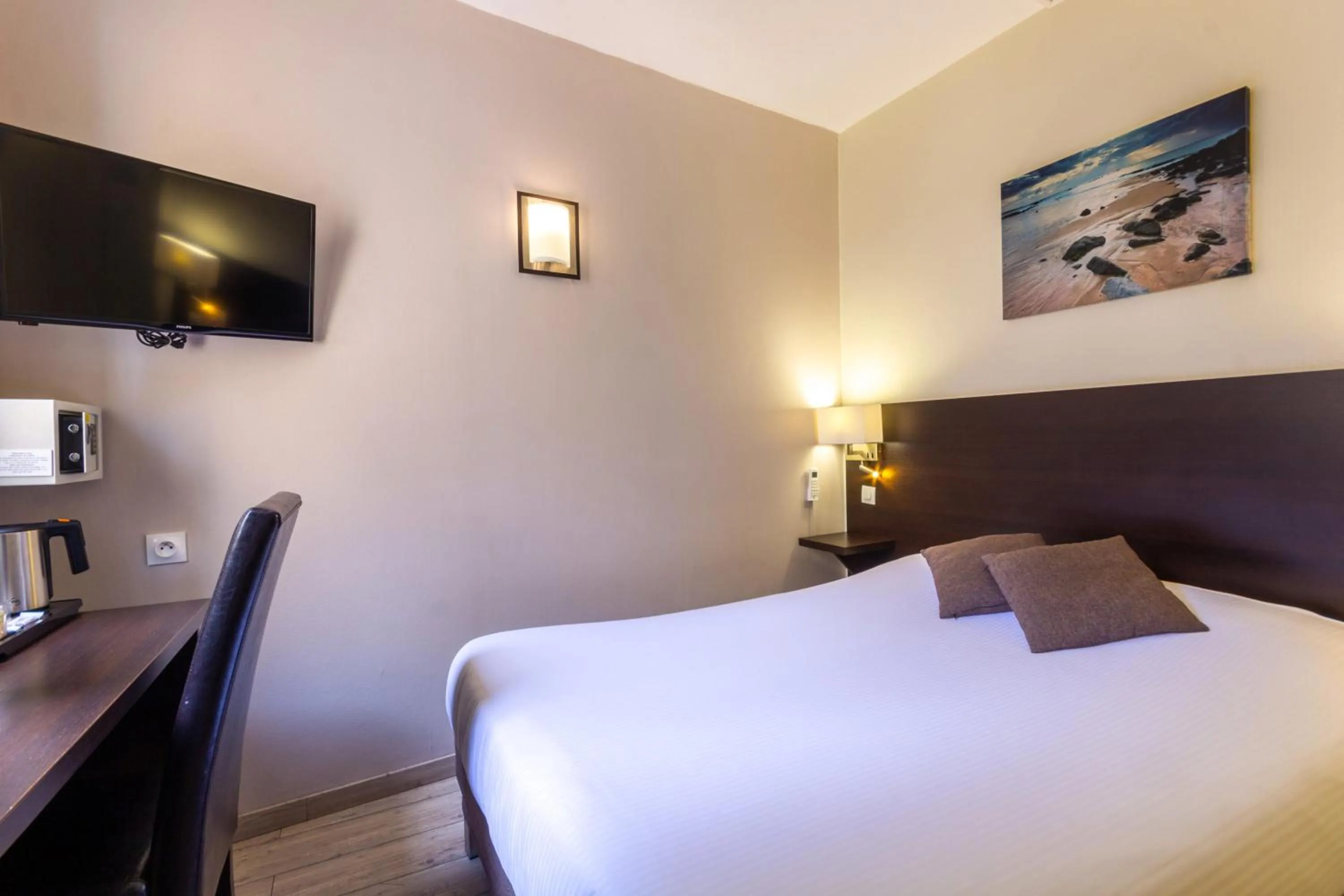 Bed in Hôtel Notre Dame