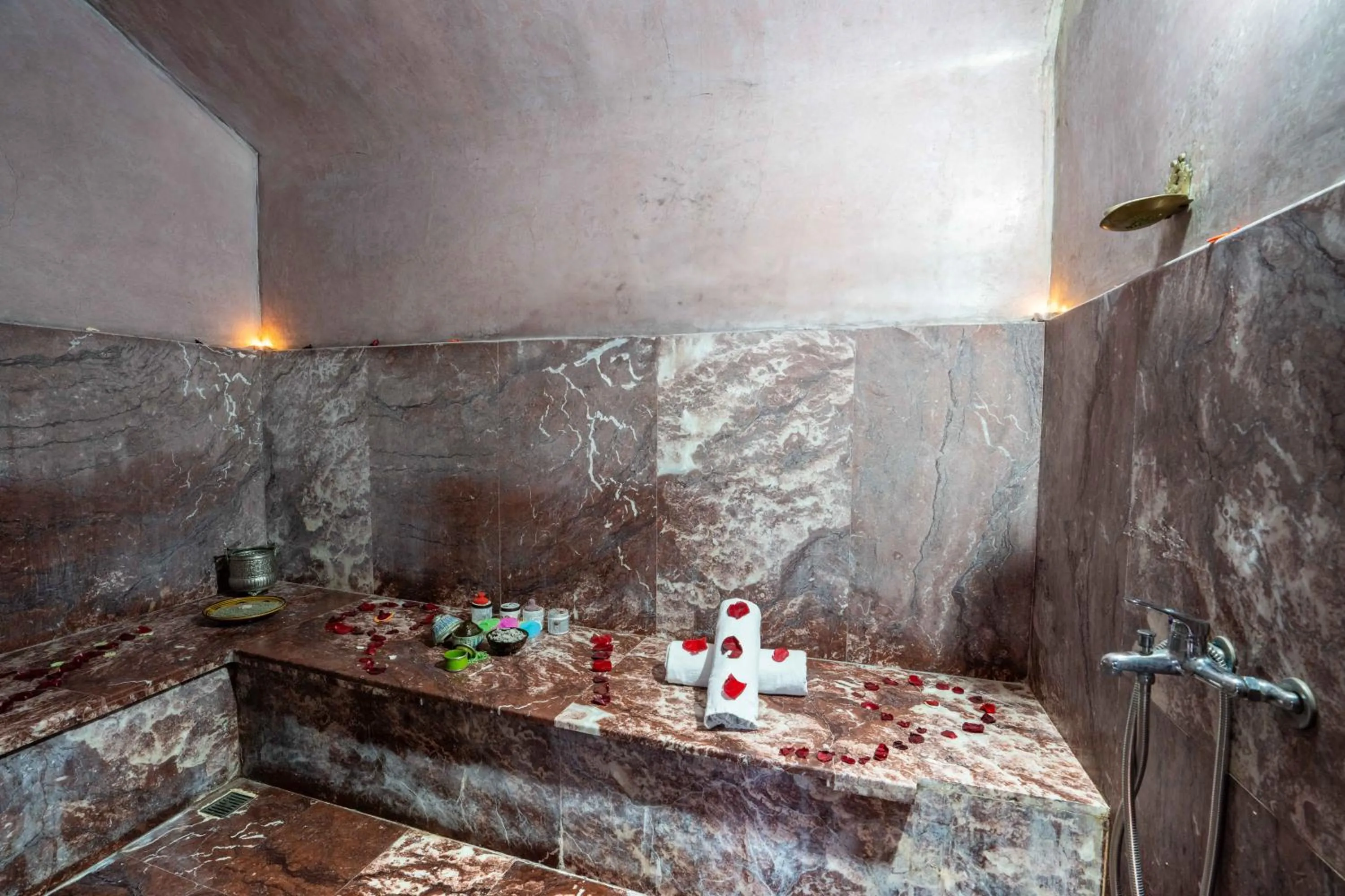 Steam room in Riad Alaka