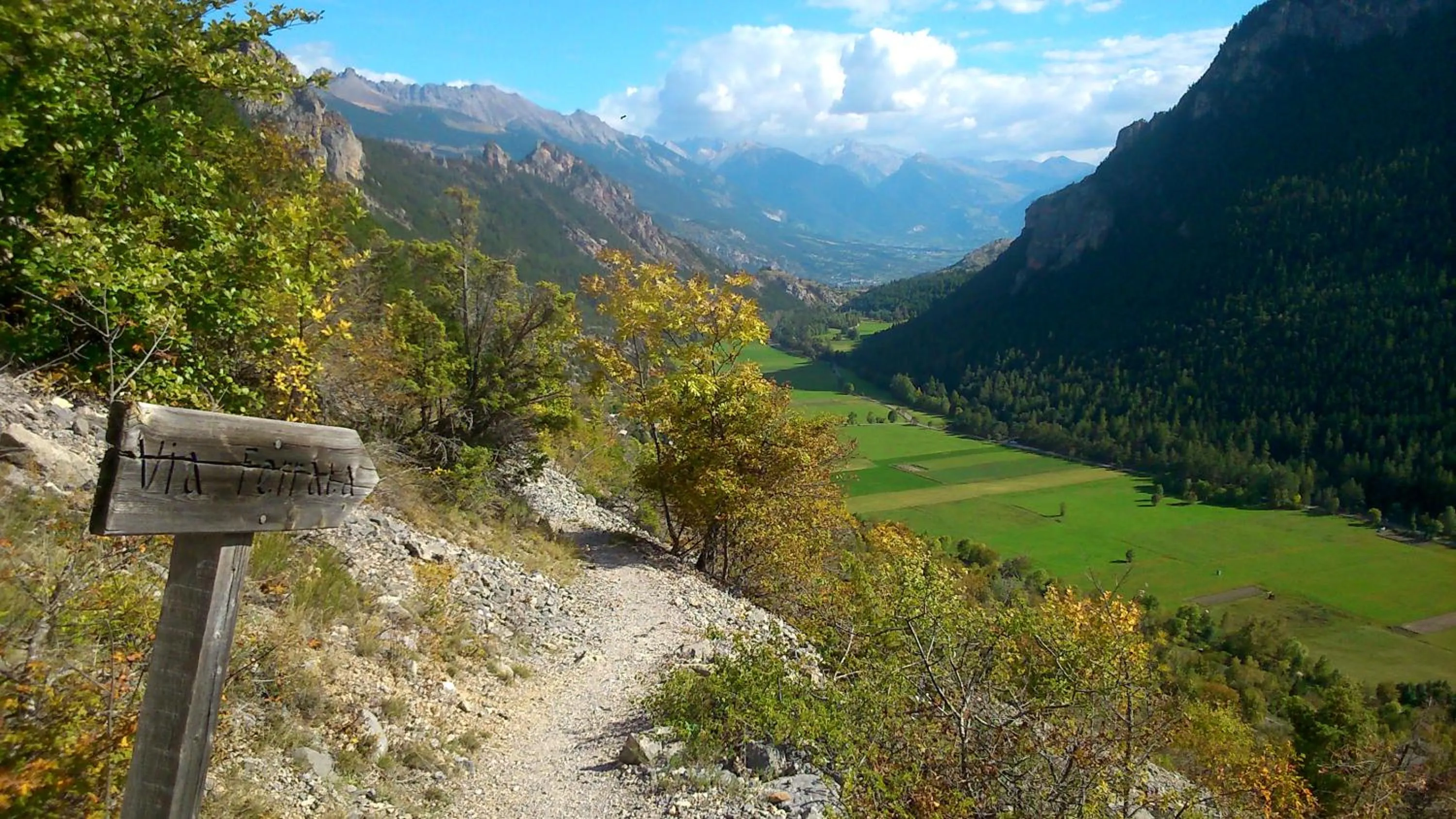 Natural landscape in Hôtel Restaurant Gîtes Les 5 Saisons