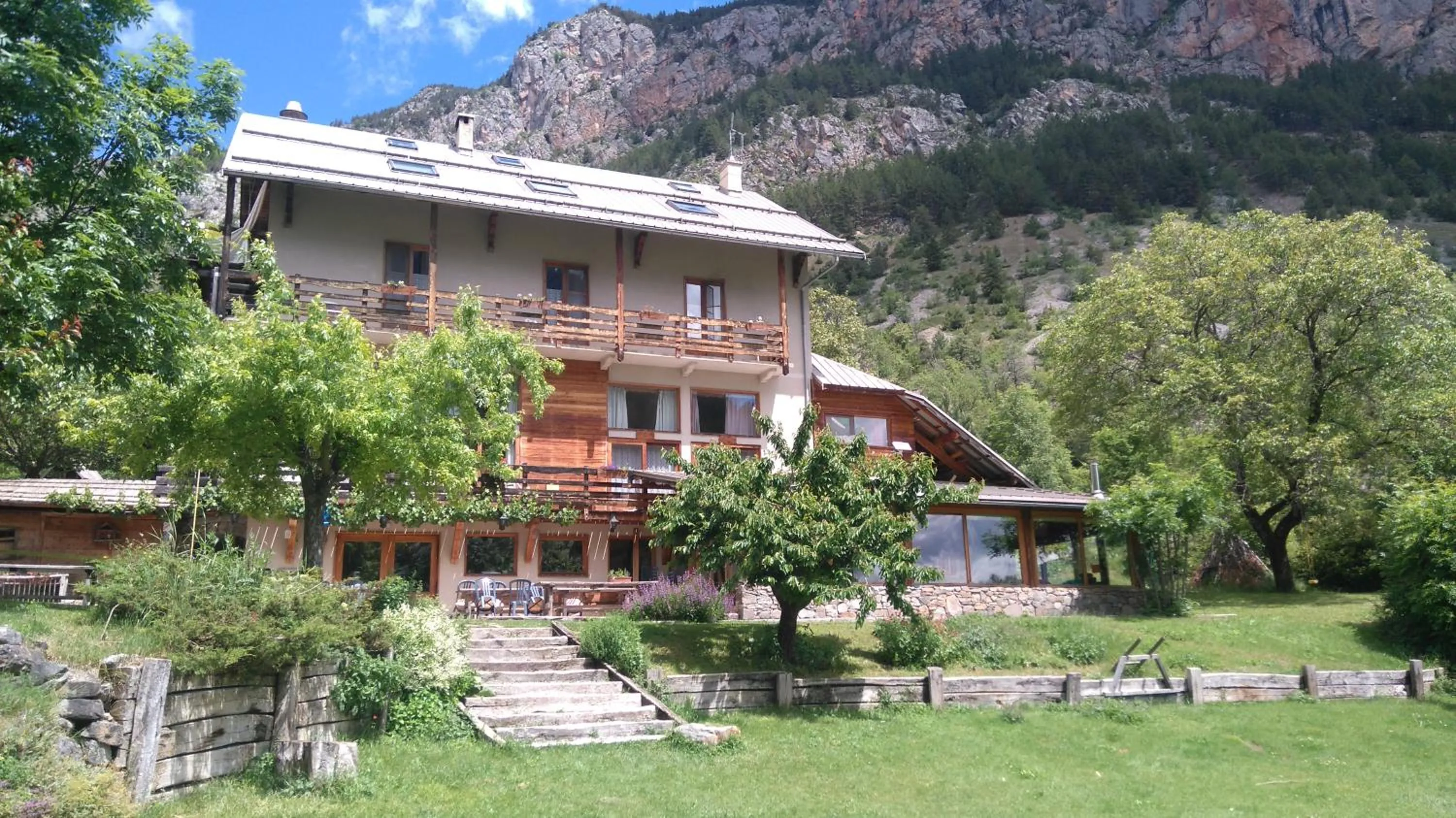 Property building in Hôtel Restaurant Gîtes Les 5 Saisons