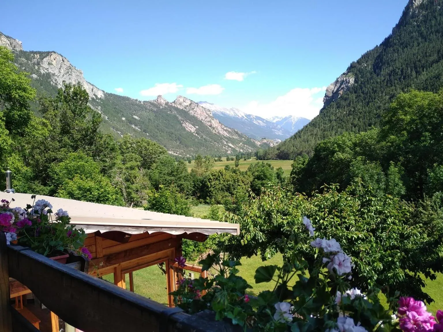 Natural landscape in Hôtel Restaurant Gîtes Les 5 Saisons