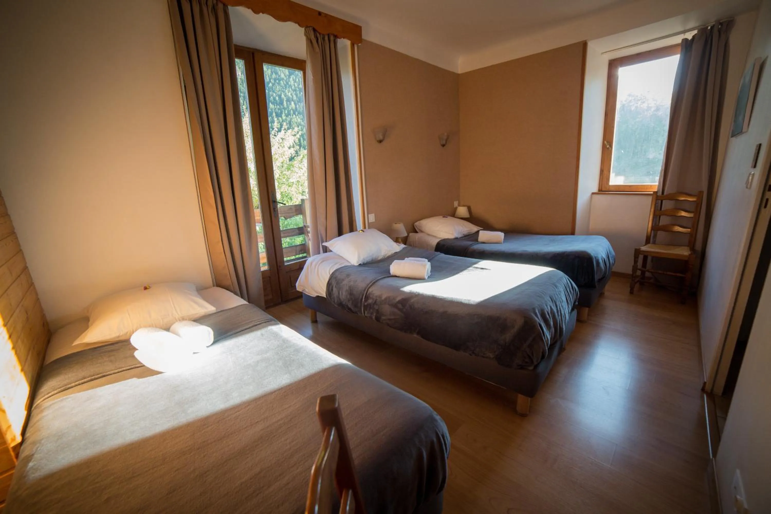 Bed in Hôtel Restaurant Gîtes Les 5 Saisons