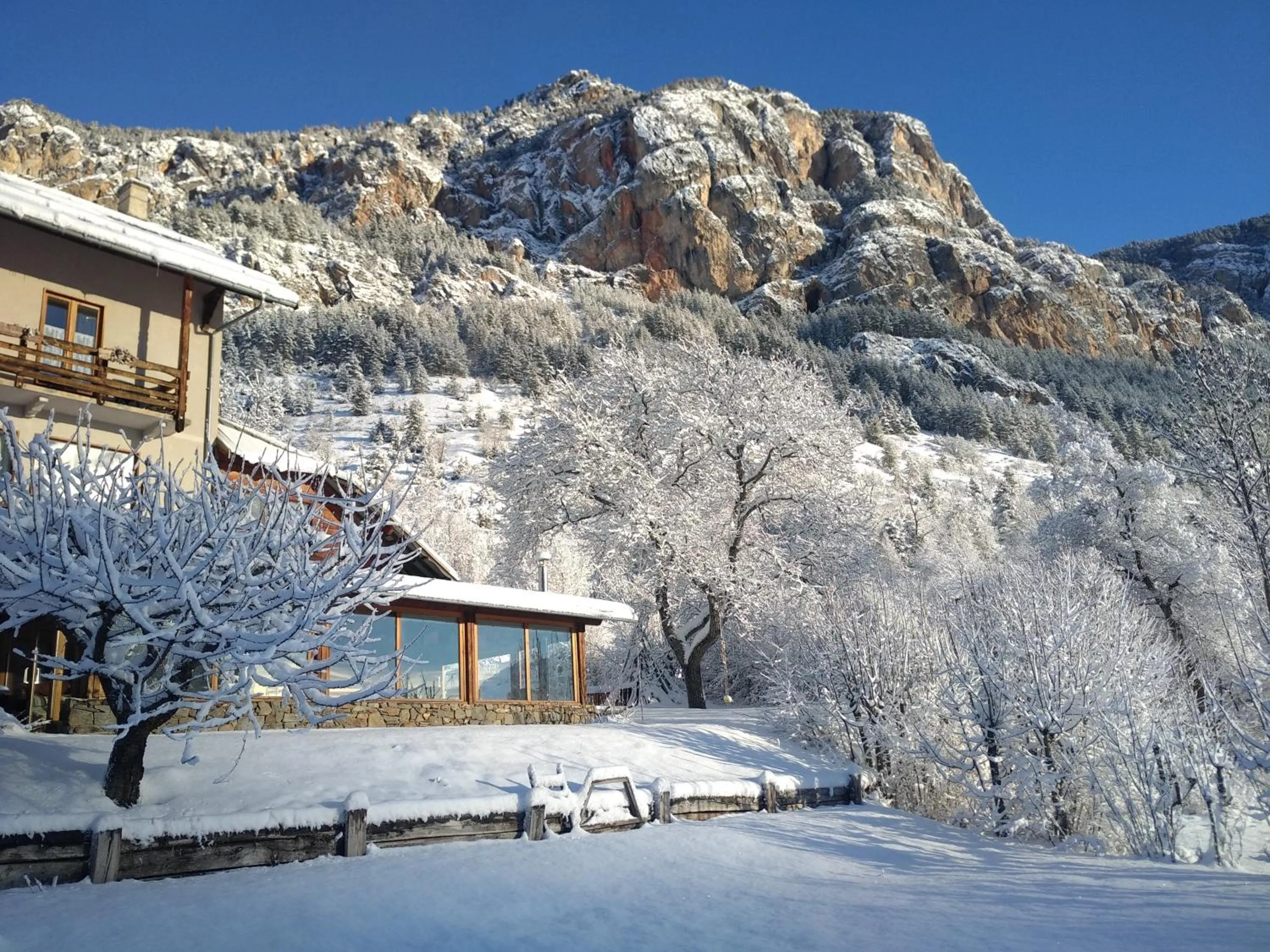 Property building in Hôtel Restaurant Gîtes Les 5 Saisons