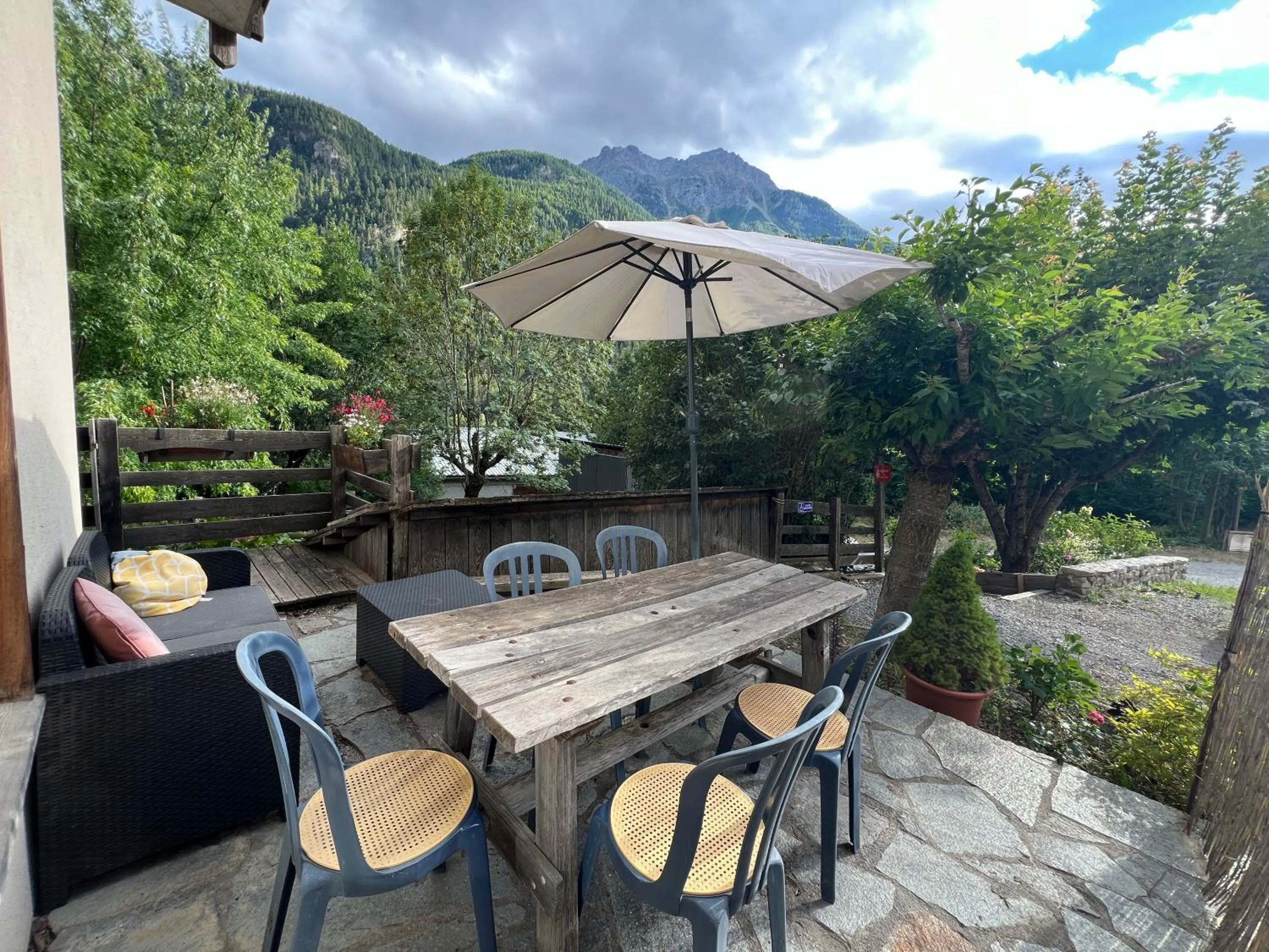 Spring in Hôtel Restaurant Gîtes Les 5 Saisons