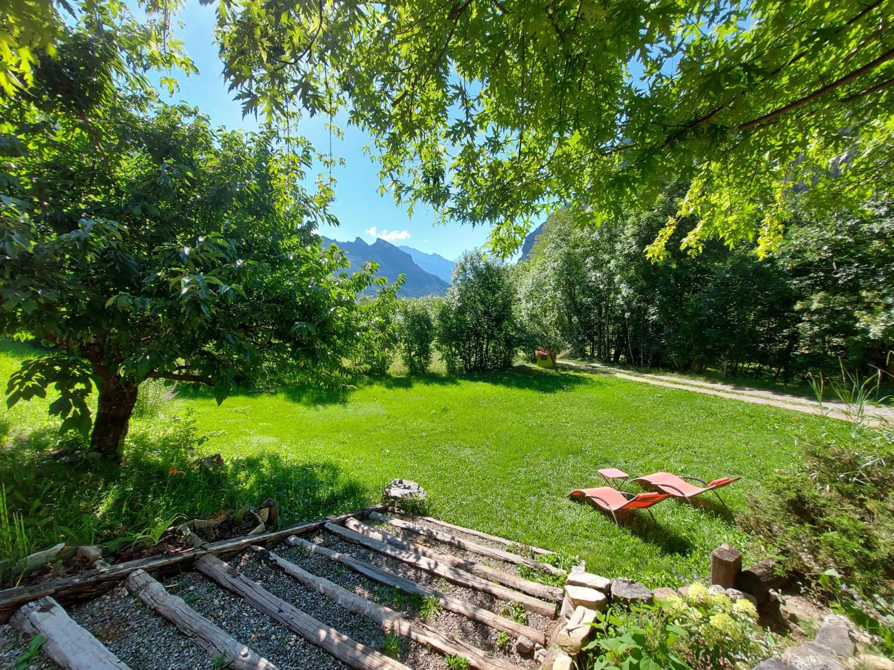 Natural landscape in Hôtel Restaurant Gîtes Les 5 Saisons