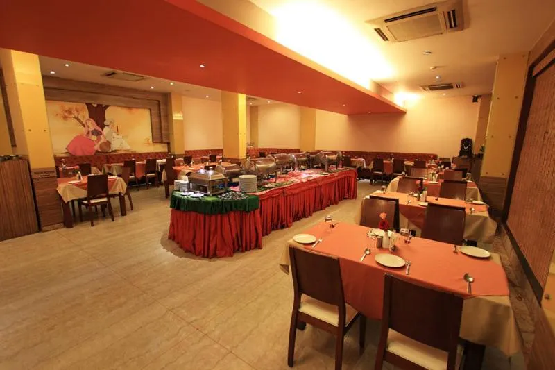 Restaurant/places to eat in Parijatha Gateway