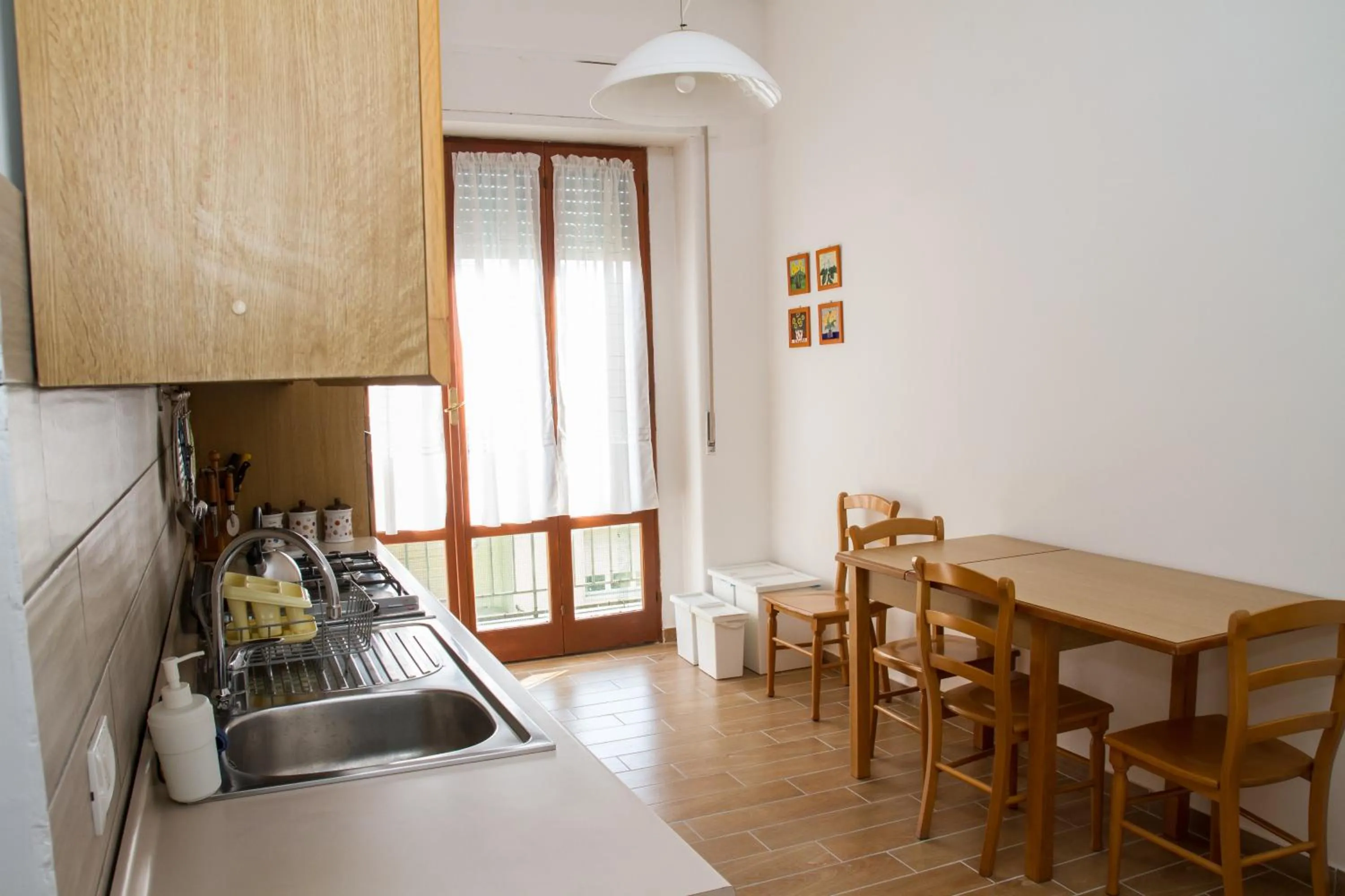 Communal kitchen in Easy House