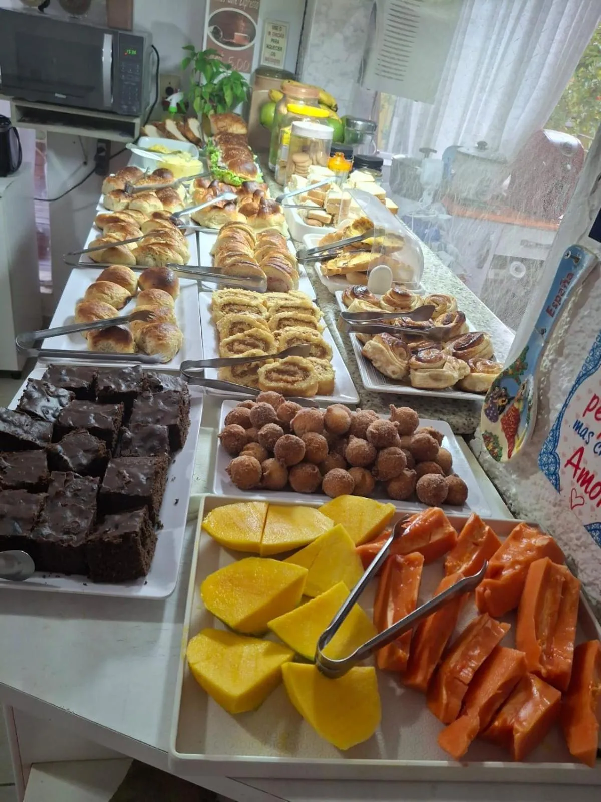Buffet breakfast in Pousada Sorocotuba - Piscina Aquecida