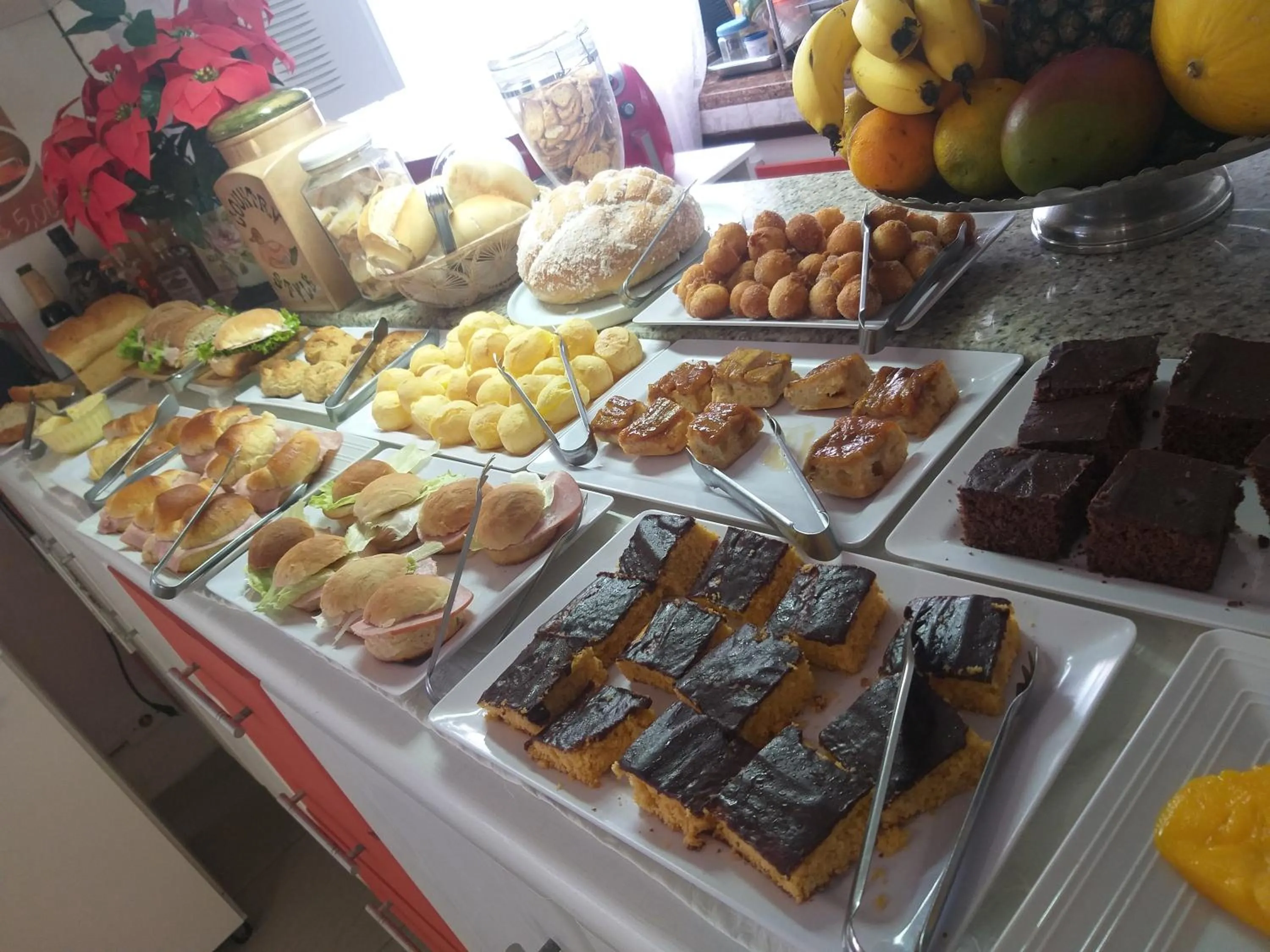Breakfast in Pousada Sorocotuba - Piscina Aquecida