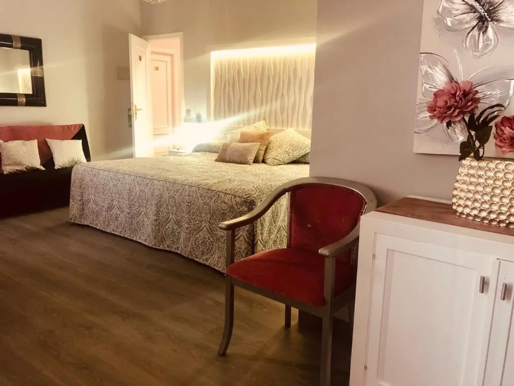 Photo of the whole room, Bed in La Morona Hotel