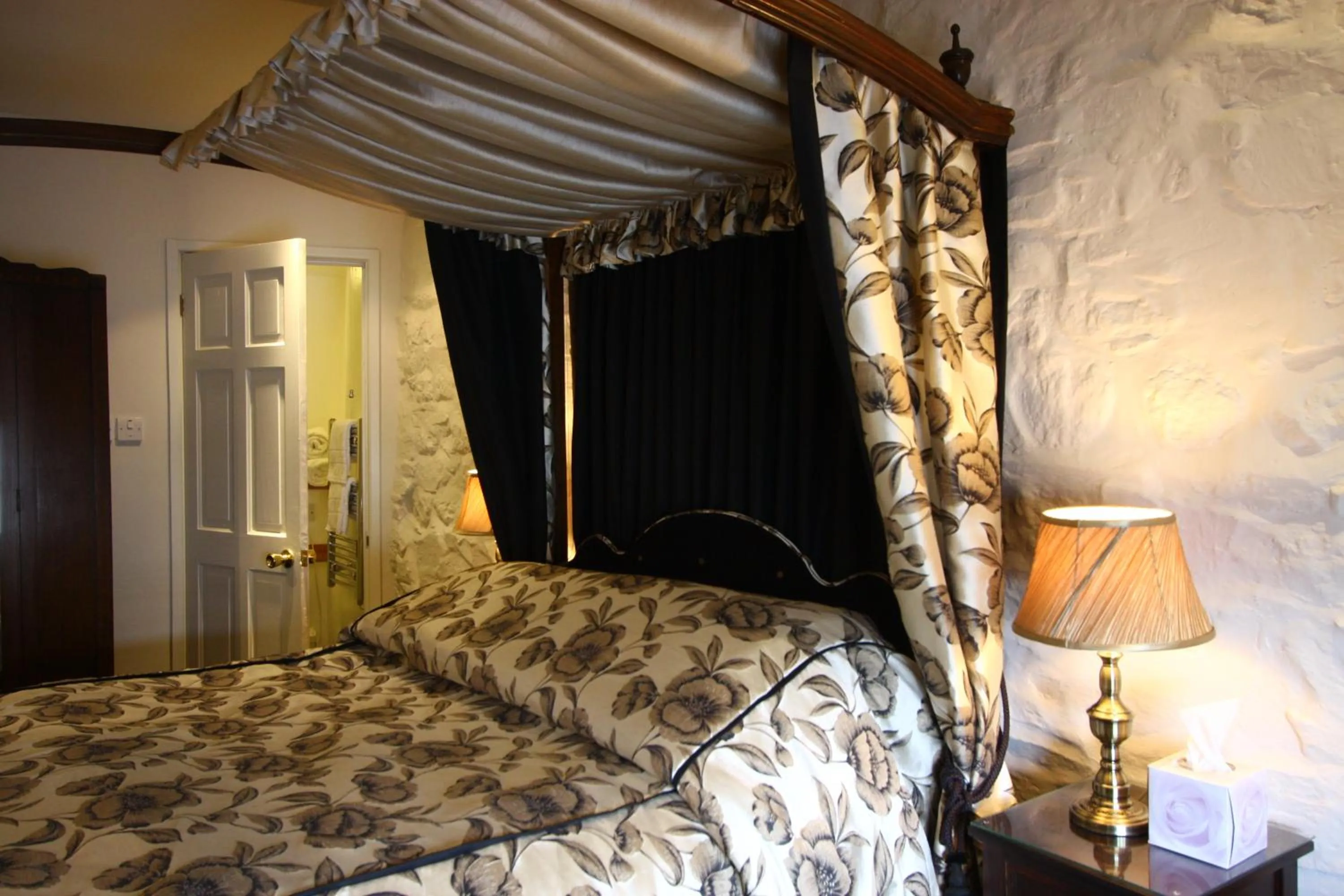 Bed in The Oxenham Arms Hotel Devon