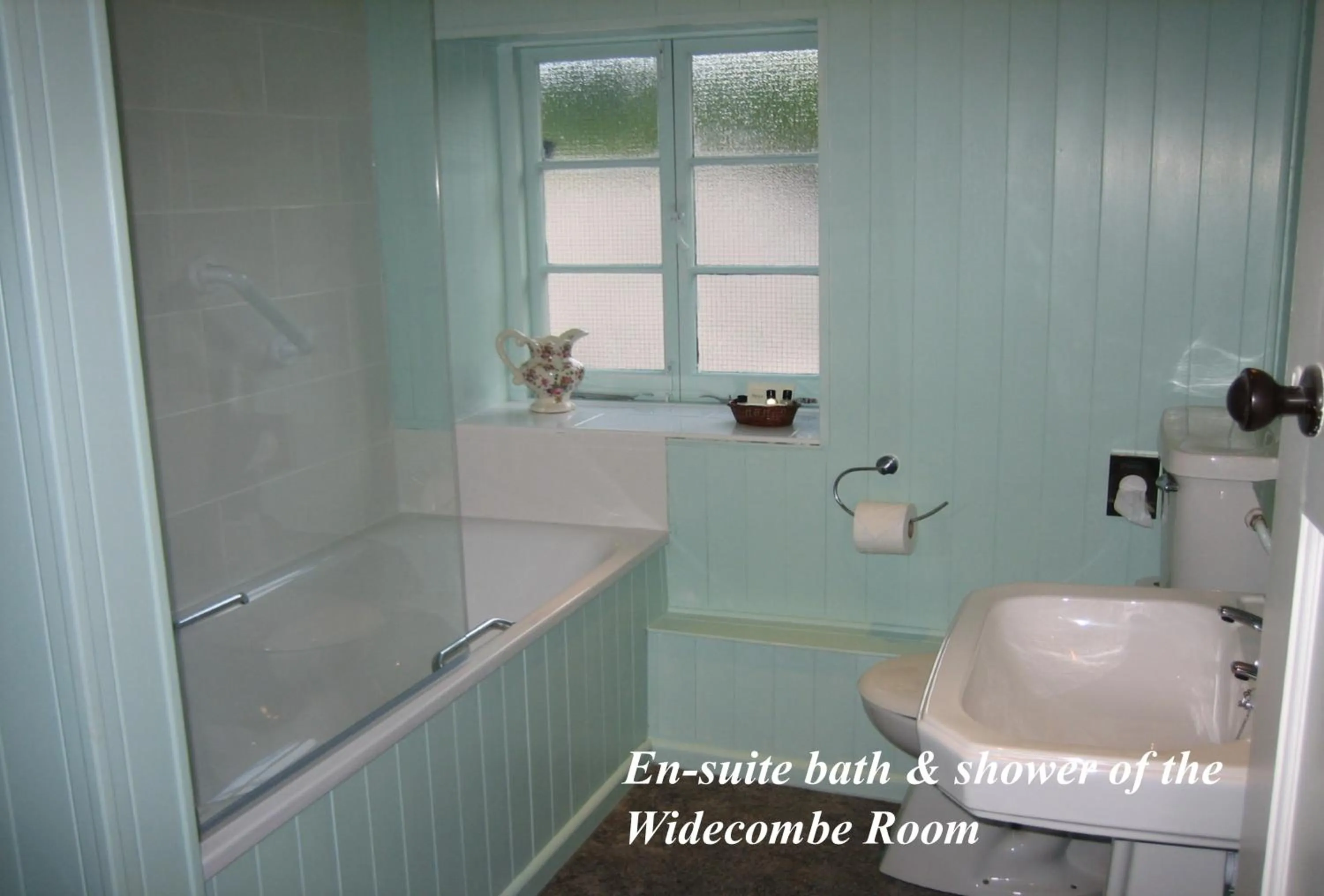 Shower in The Oxenham Arms Hotel Devon