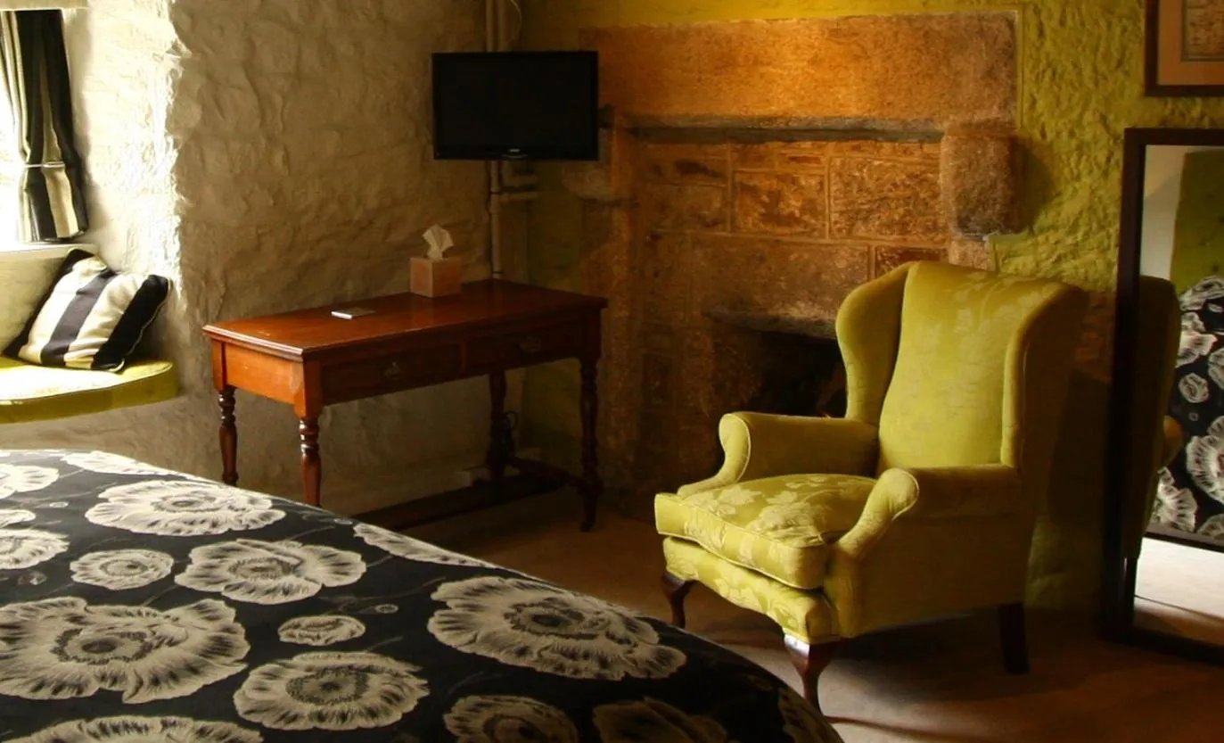 Bed in The Oxenham Arms Hotel Devon