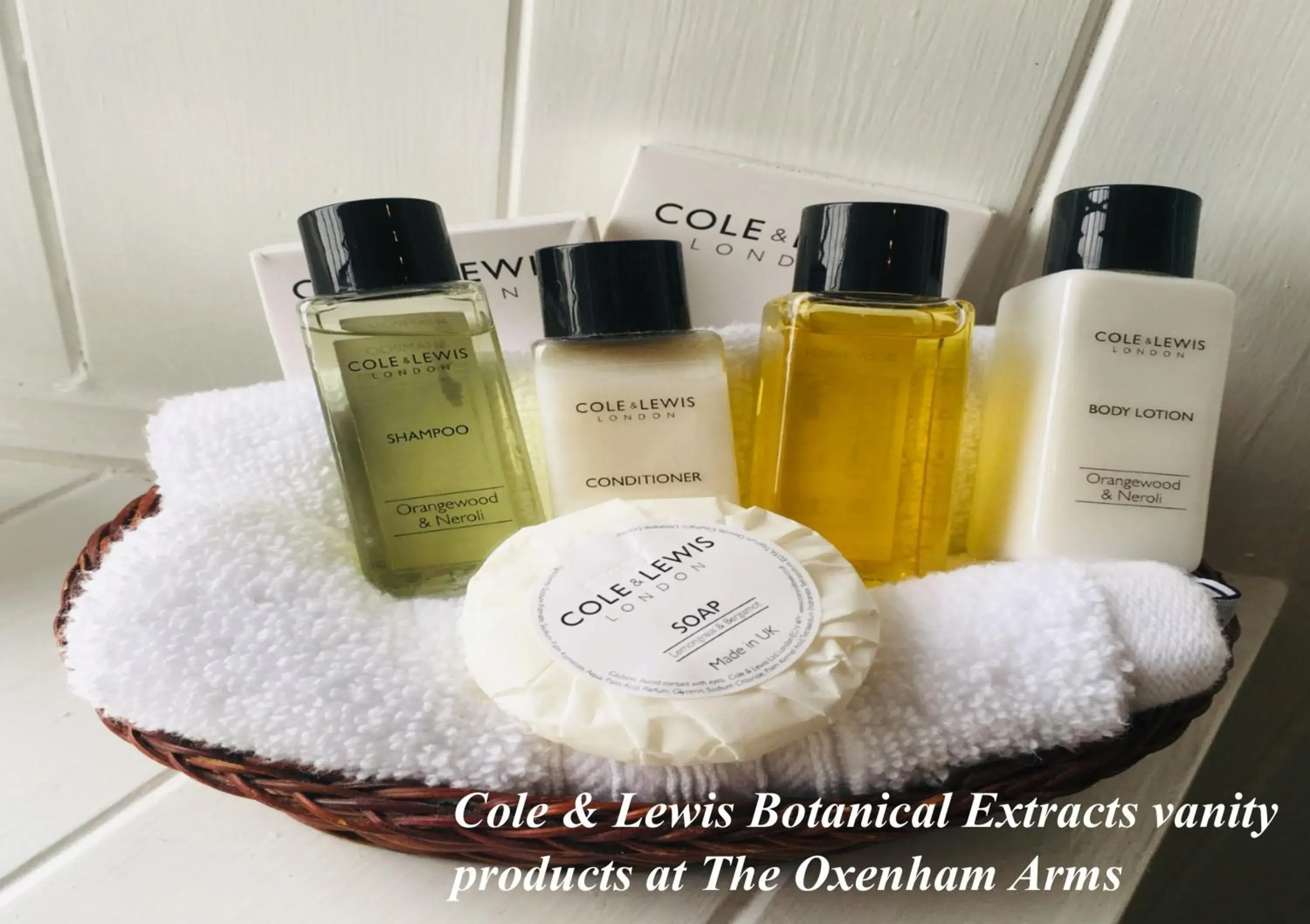 Luxury Double Room with Four Poster Bed & View in The Oxenham Arms Hotel Devon Luxury Double Room with Four Poster Bed & View in The Oxenham Arms Hotel Devon