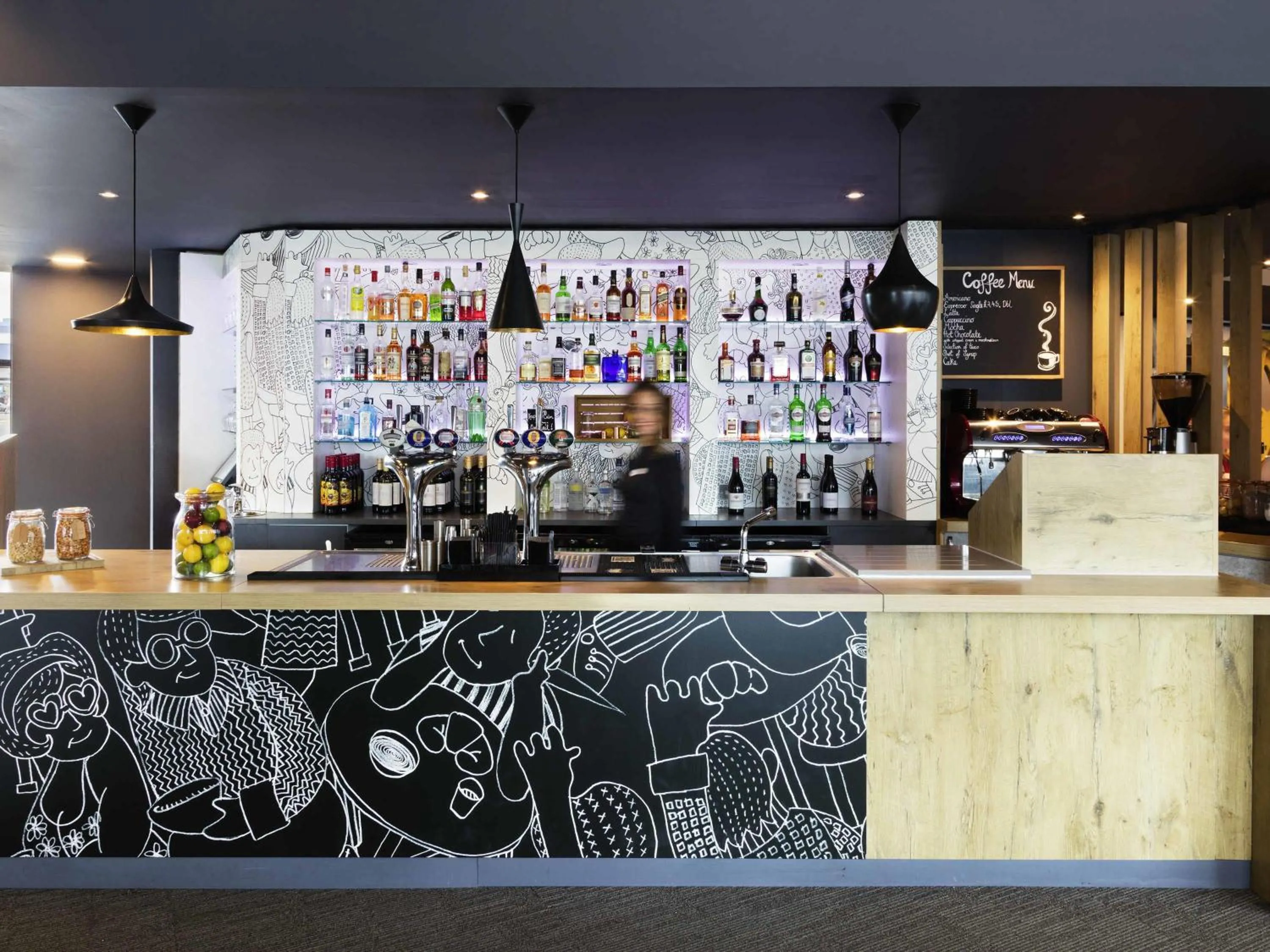 Lounge or bar in ibis Birmingham Airport Terminal Building - NEC