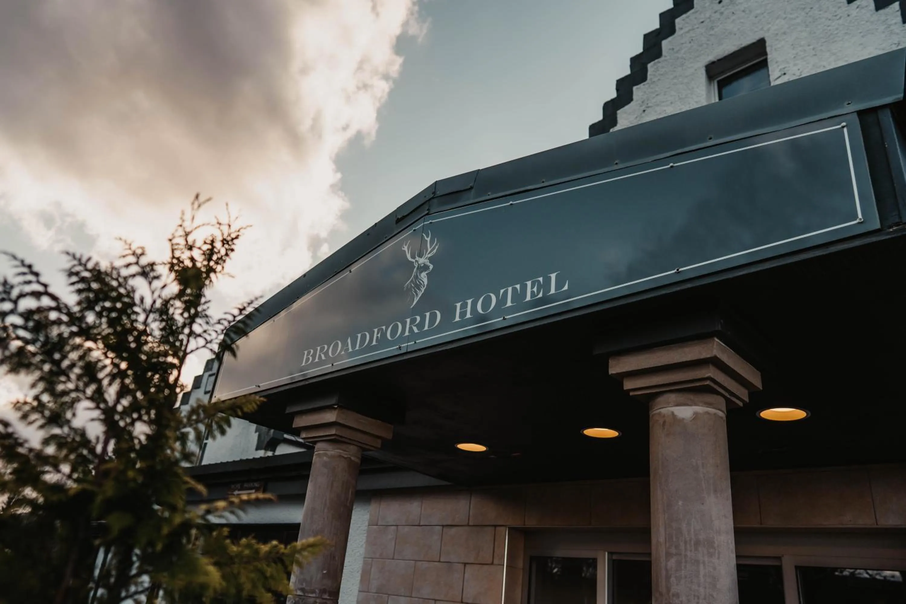 Facade/entrance in Broadford Hotel