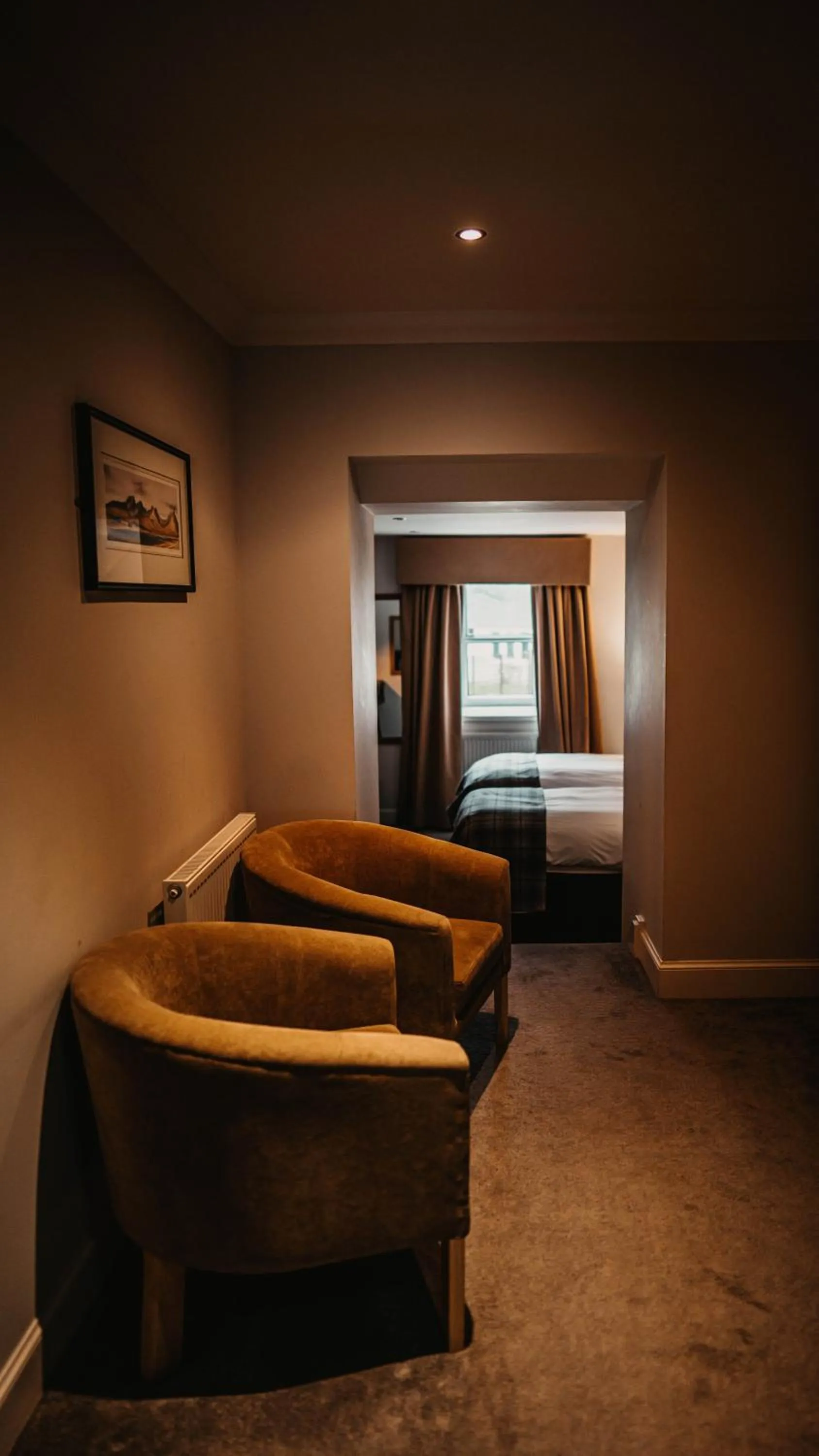 Seating area, Bed in Broadford Hotel