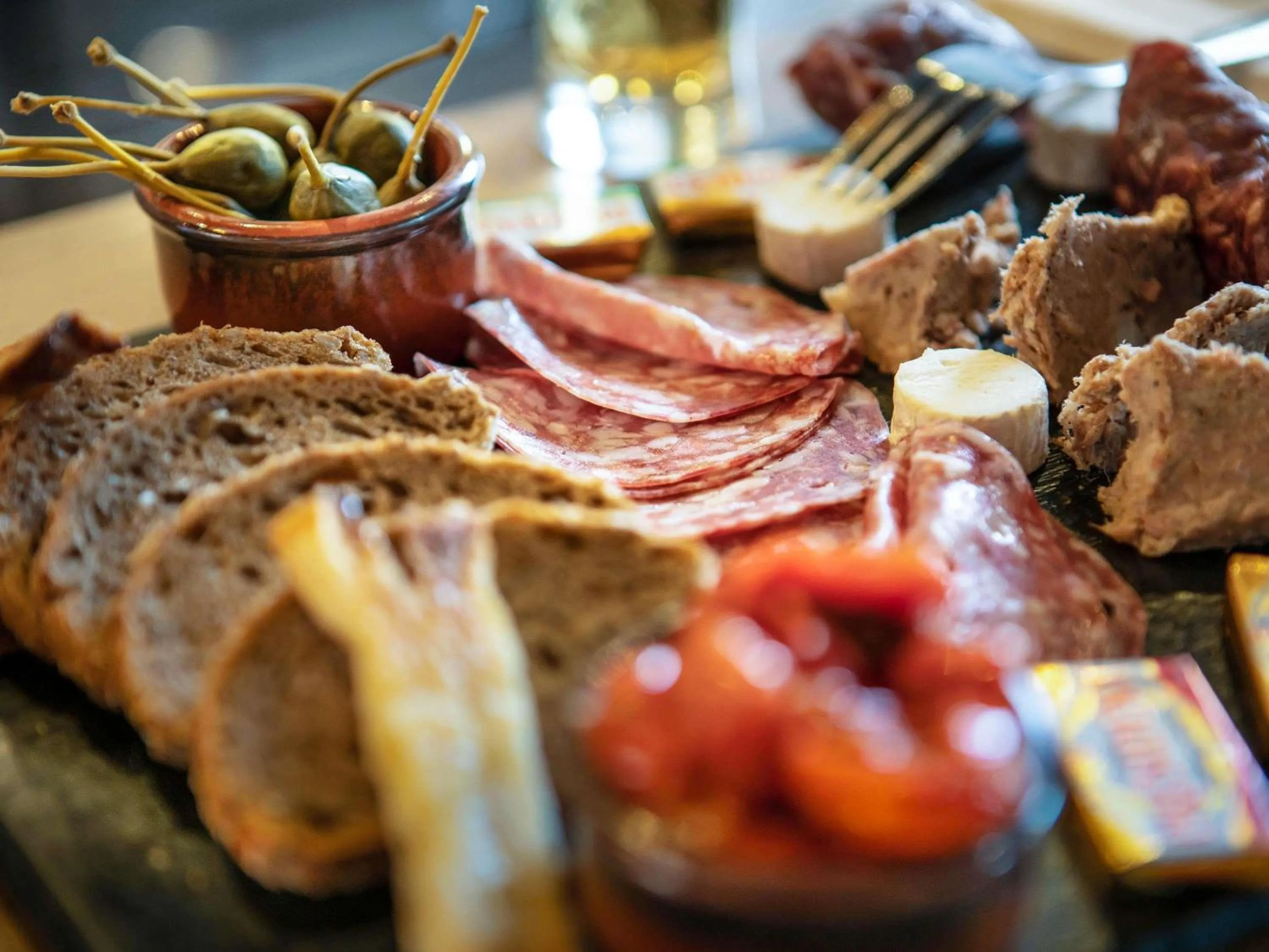 Lounge or bar in Ibis Marne la Vallée Noisy
