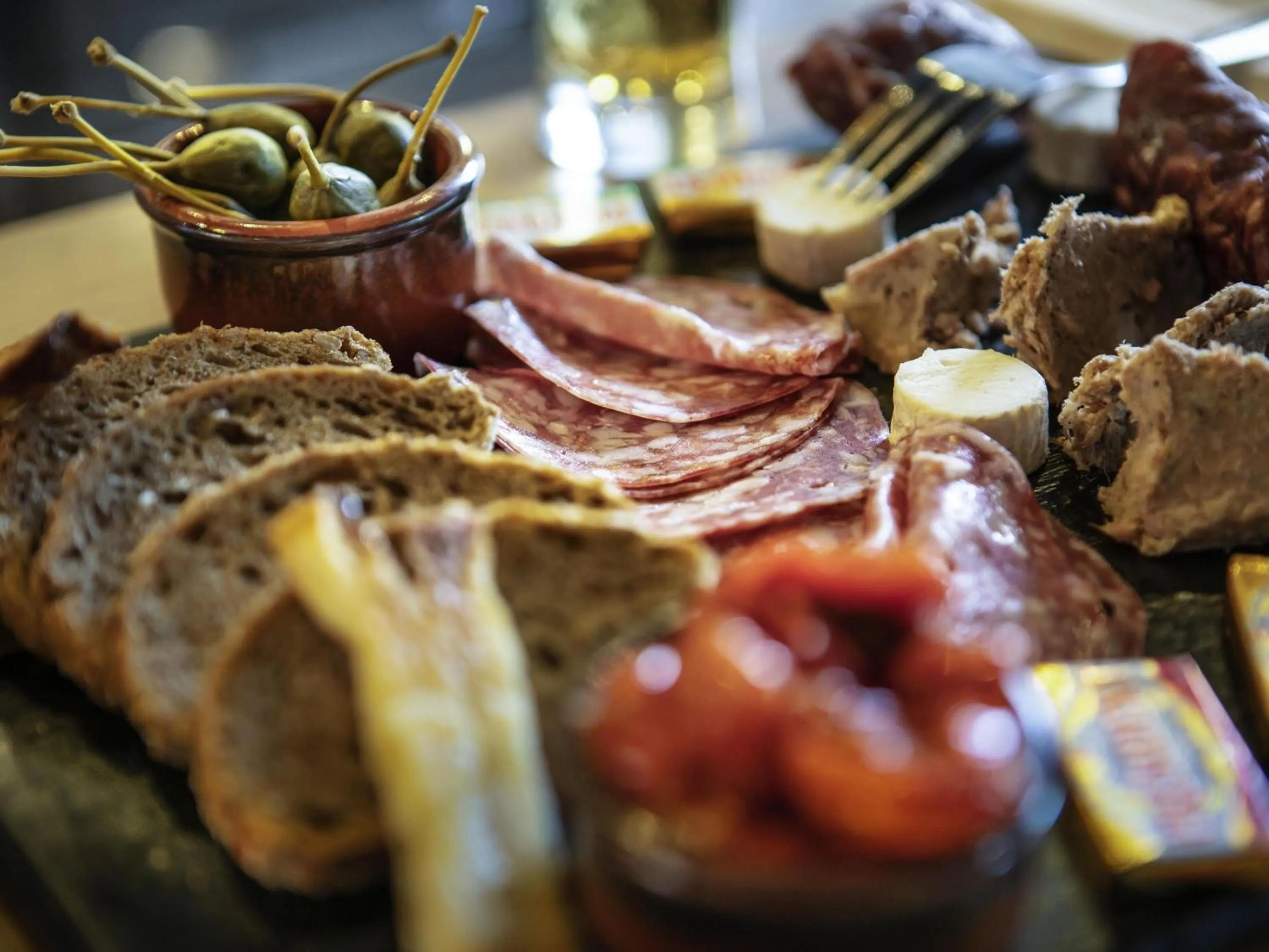 Lounge or bar in Ibis Marne la Vallée Noisy