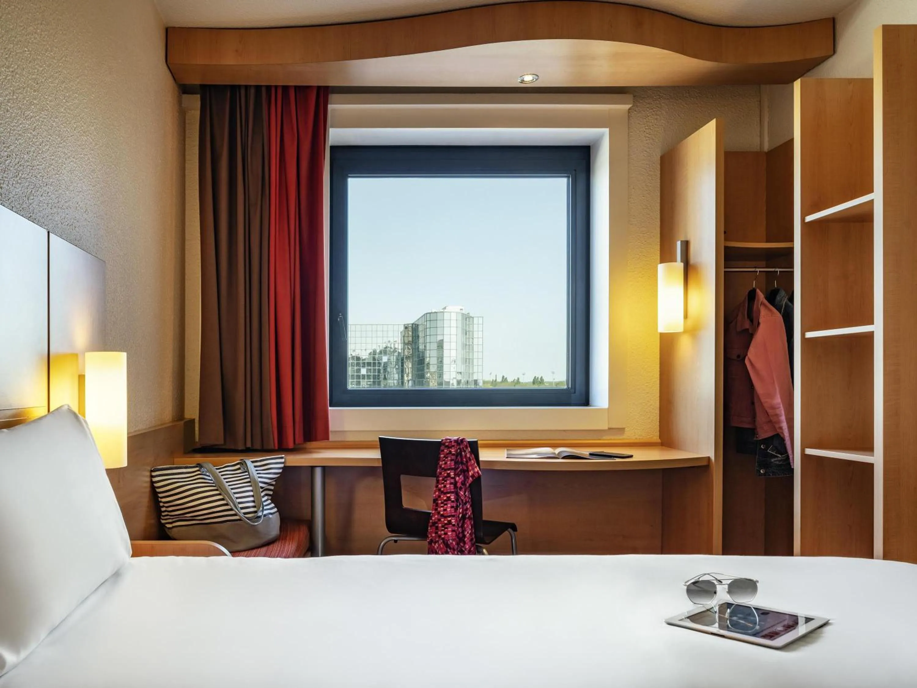 Bedroom, Bed in Ibis Marne la Vallée Noisy