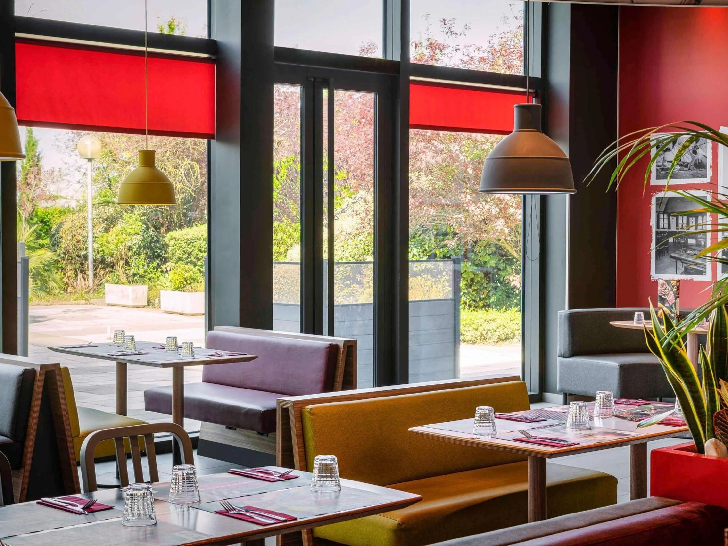 Restaurant/places to eat in Ibis Marne la Vallée Noisy