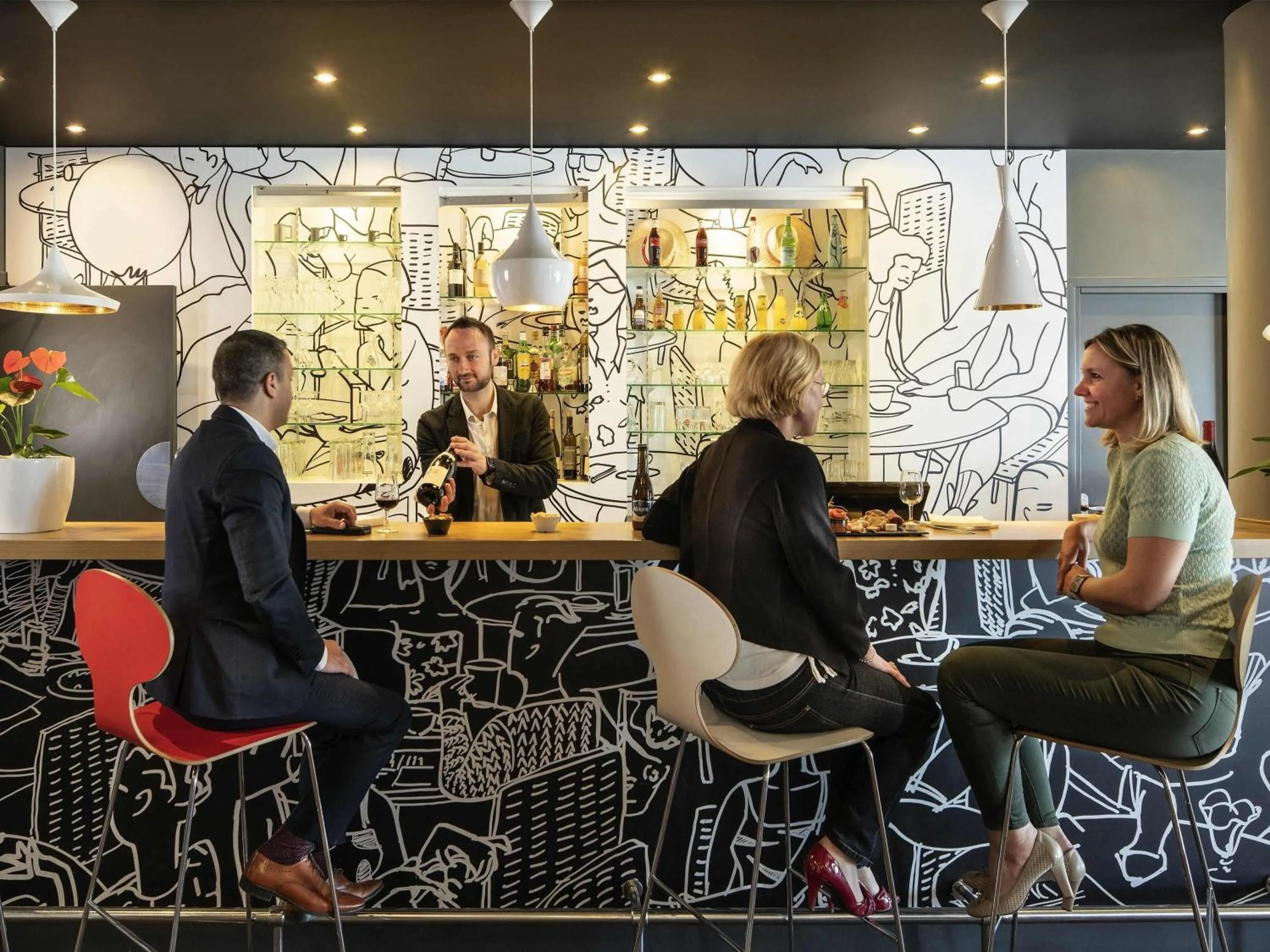 Lounge or bar in Ibis Marne la Vallée Noisy