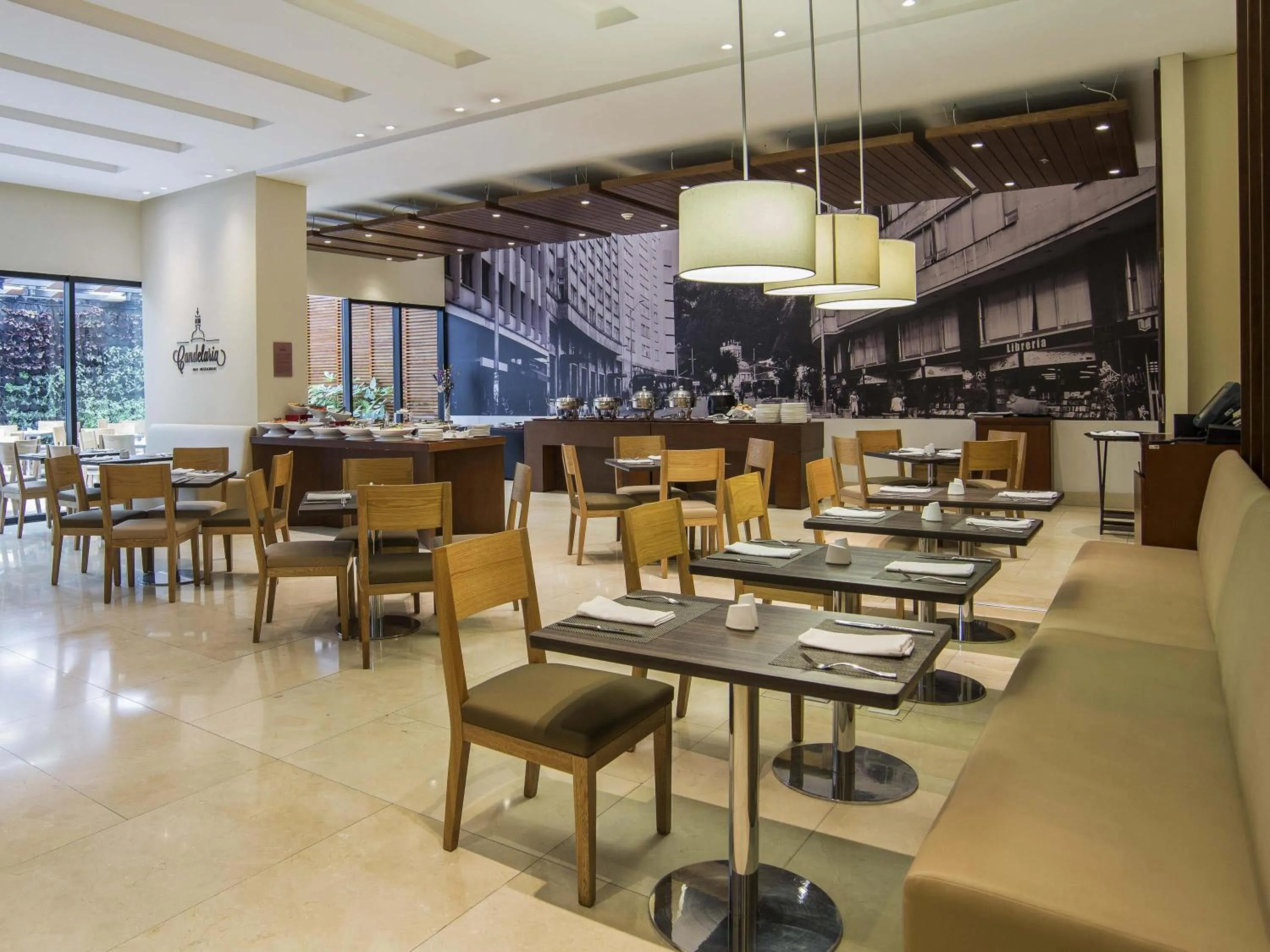 Restaurant/places to eat in Mercure Bogota Calle 100