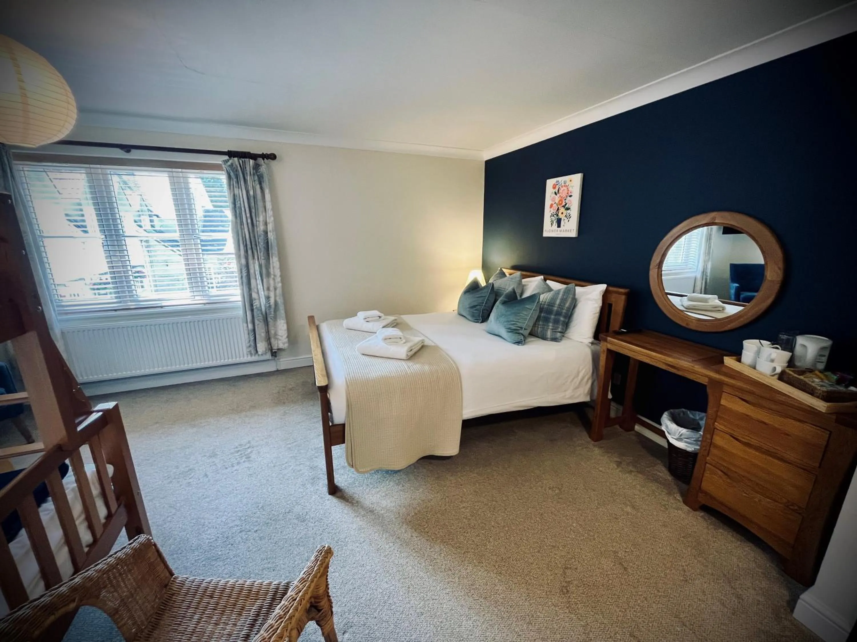 Family, Bed in The Crown Inn