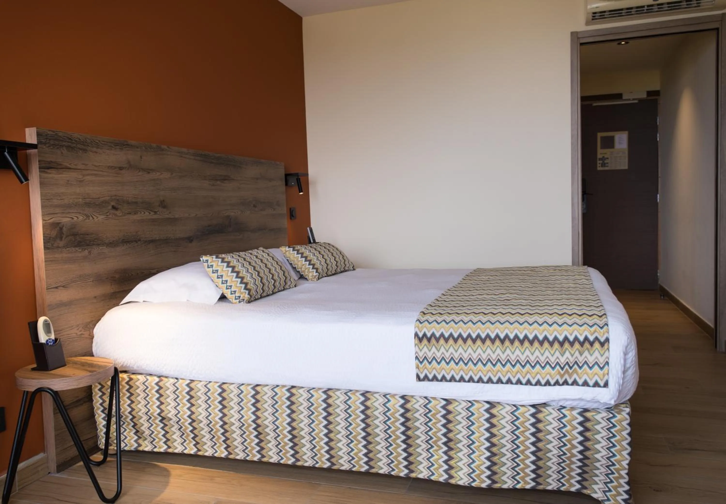 Bed in Hôtel Funtana Marina