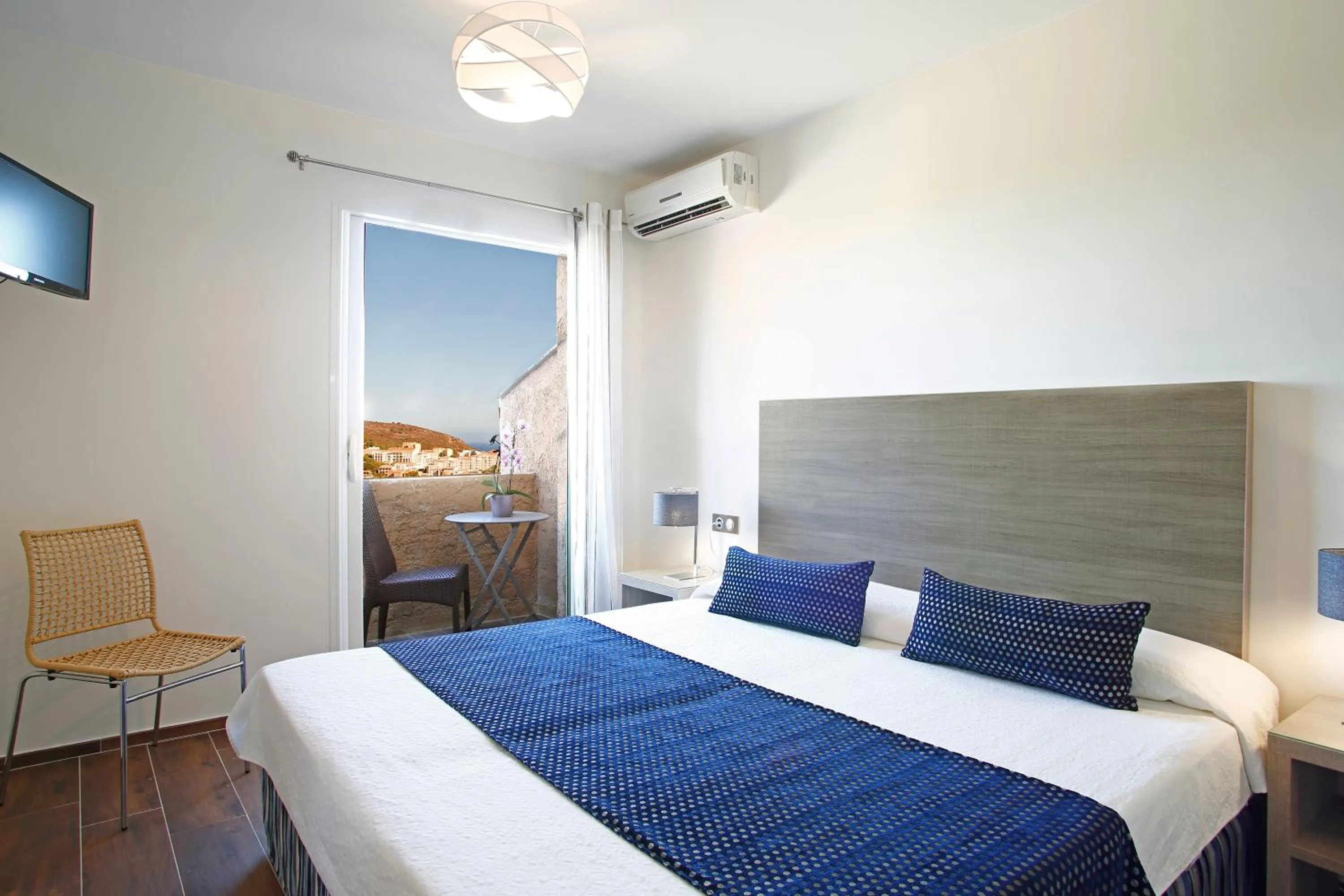 Bed in Hôtel Funtana Marina