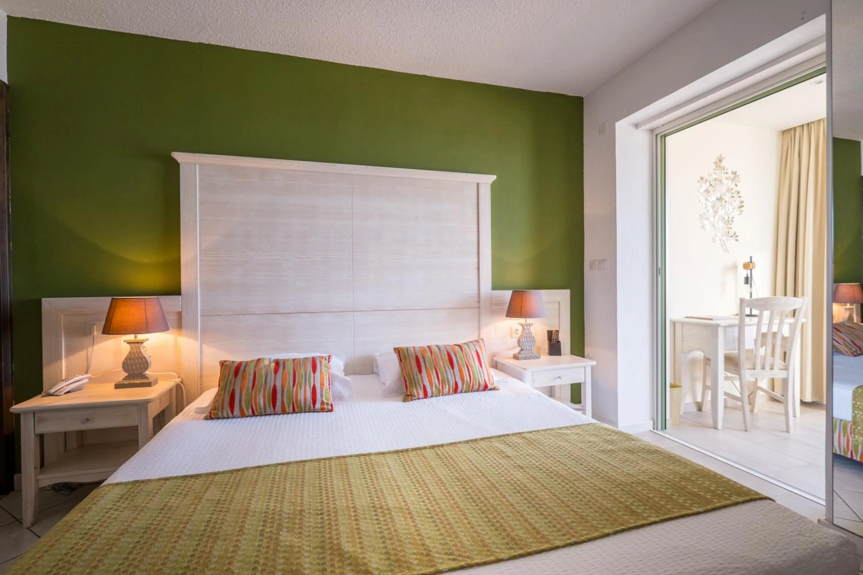 Bed in Hôtel Funtana Marina