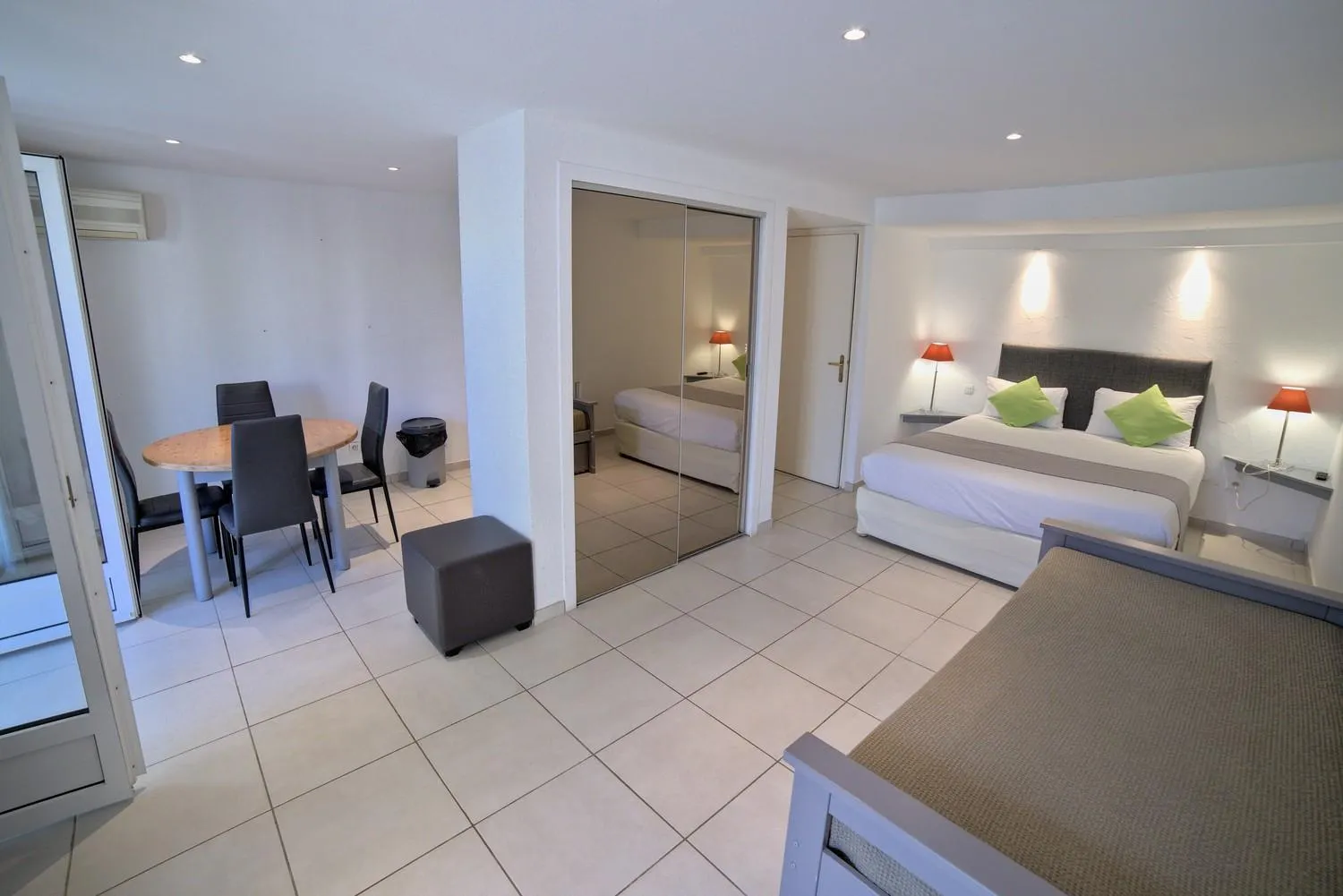 Living room, Bed in Hôtel Casa Rossa & Spa