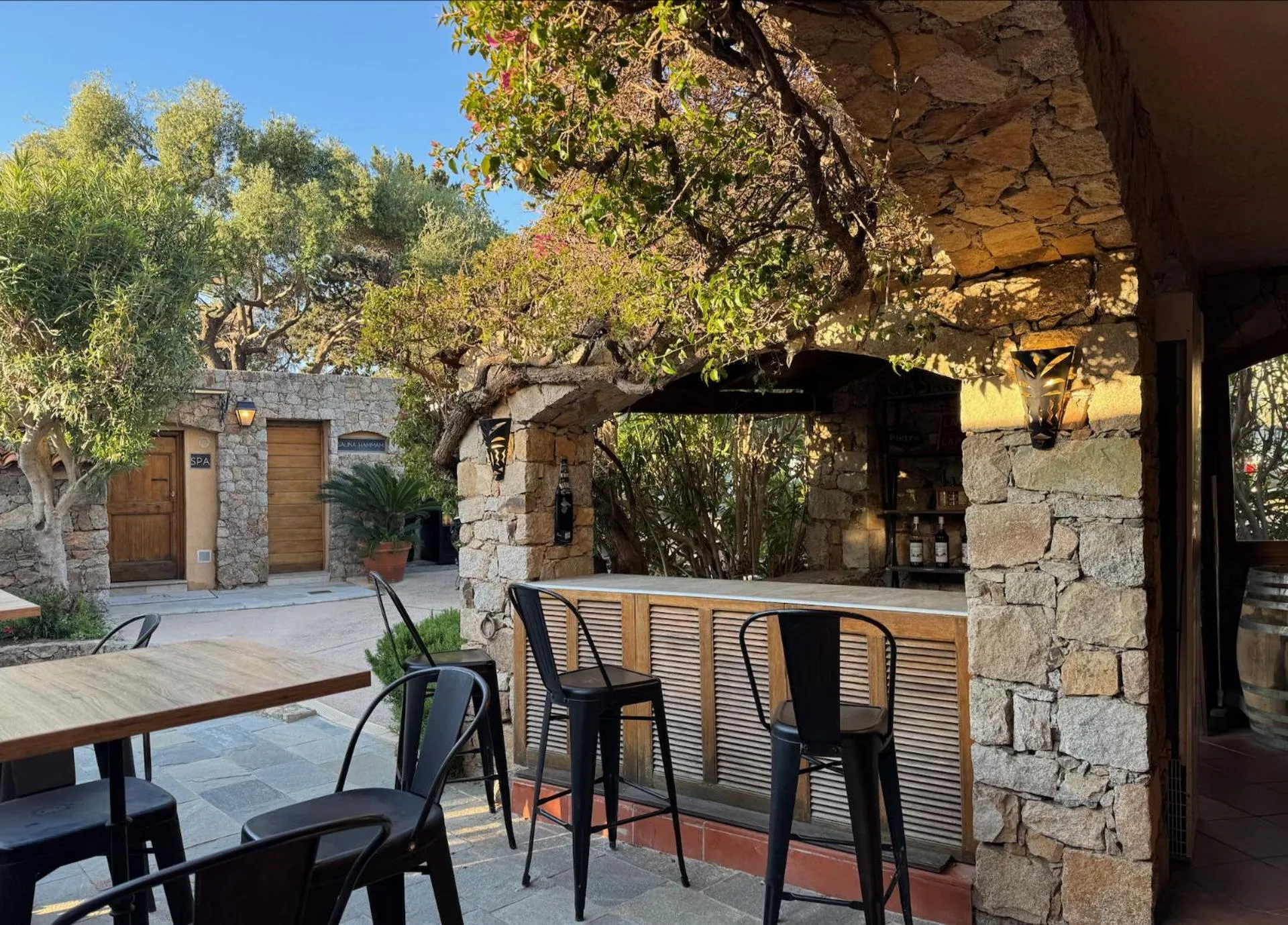 Lounge or bar in Hôtel Casa Rossa & Spa