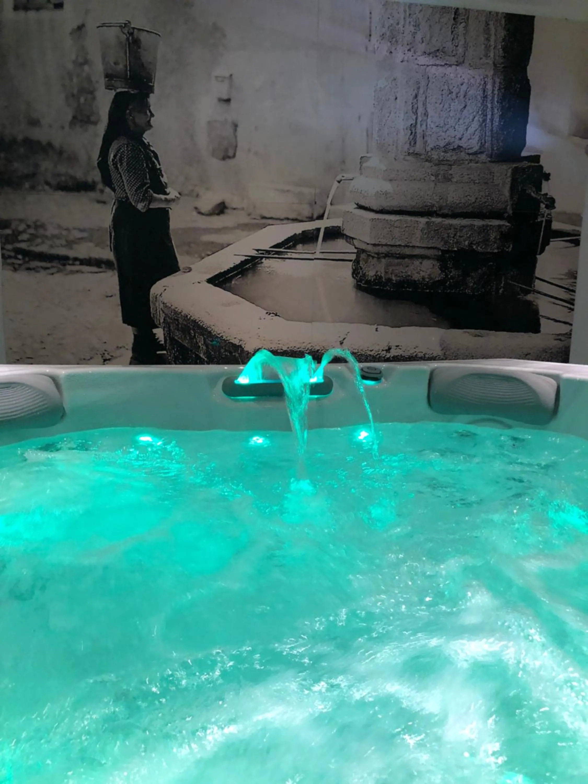 Hot Tub in Hôtel Casa Rossa & Spa