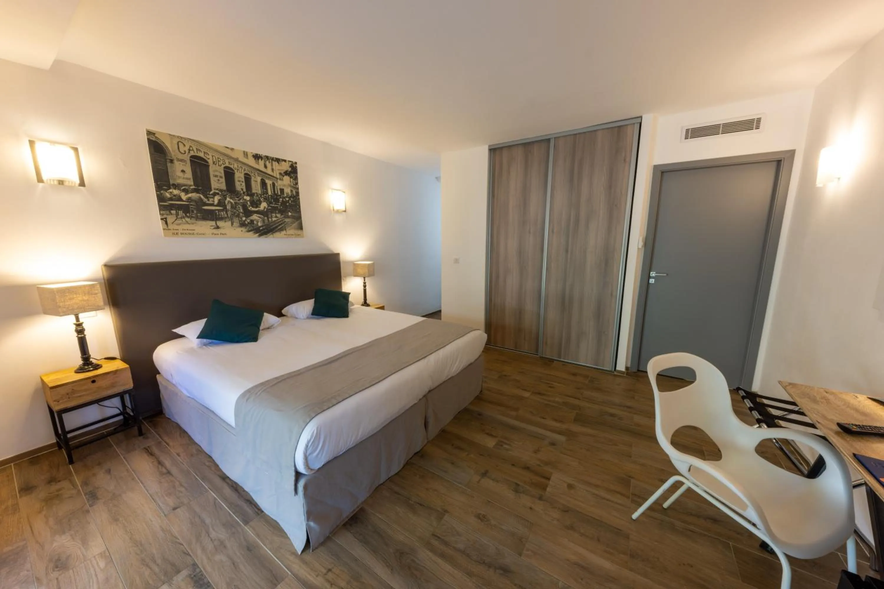 Bed in Hôtel Casa Rossa & Spa