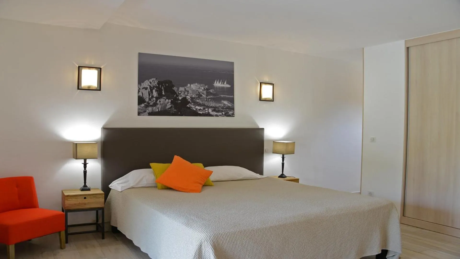 Bed in Hôtel Casa Rossa & Spa